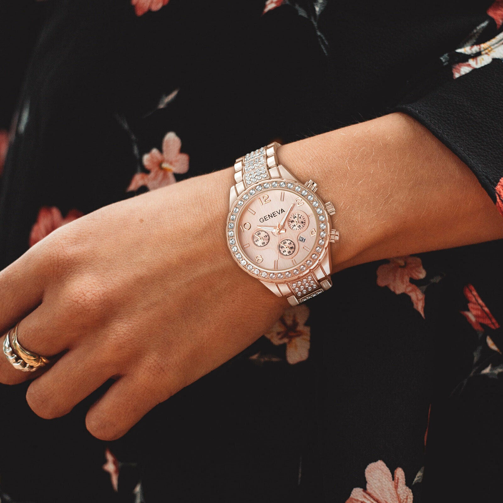 Luxury Waterproof Women's Stainless Steel Crystal Quartz Round Wrist Watch - Elegant Timepiece for Business, Party & Everyday Wear