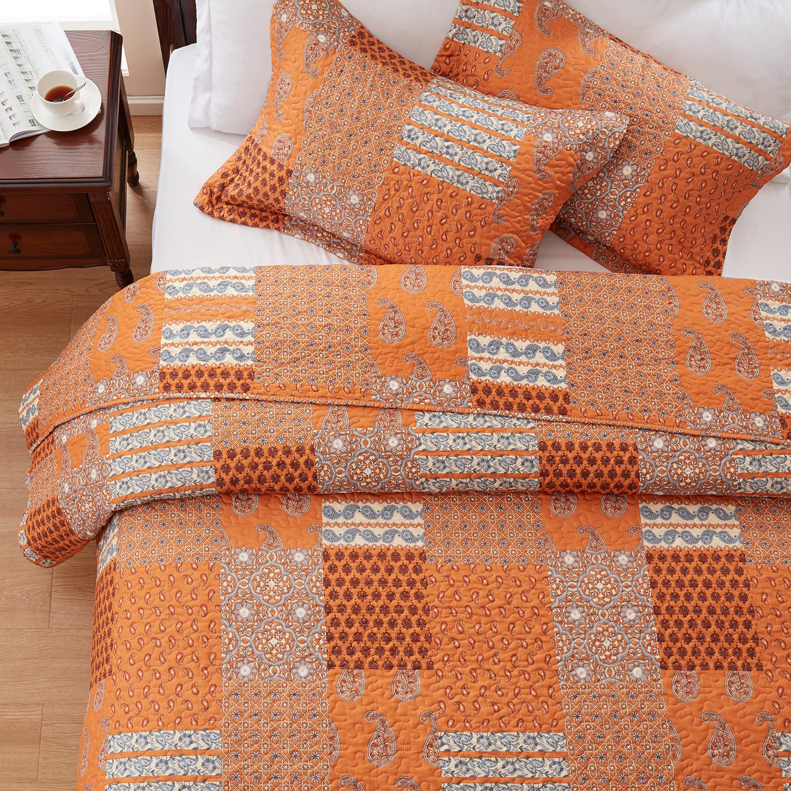LEAONME King Size 3 Piece Quilt Set - Lightweight Microfiber Bedspread Coverlet & Comforter (98x106 Inch) for All Seasons | Paisley Burnt Orange/Rust Design | Includes 1 Quilt & 2 Pillow Shams | Perfect for Master Bedroom, Guest Room & Cozy Home Decor