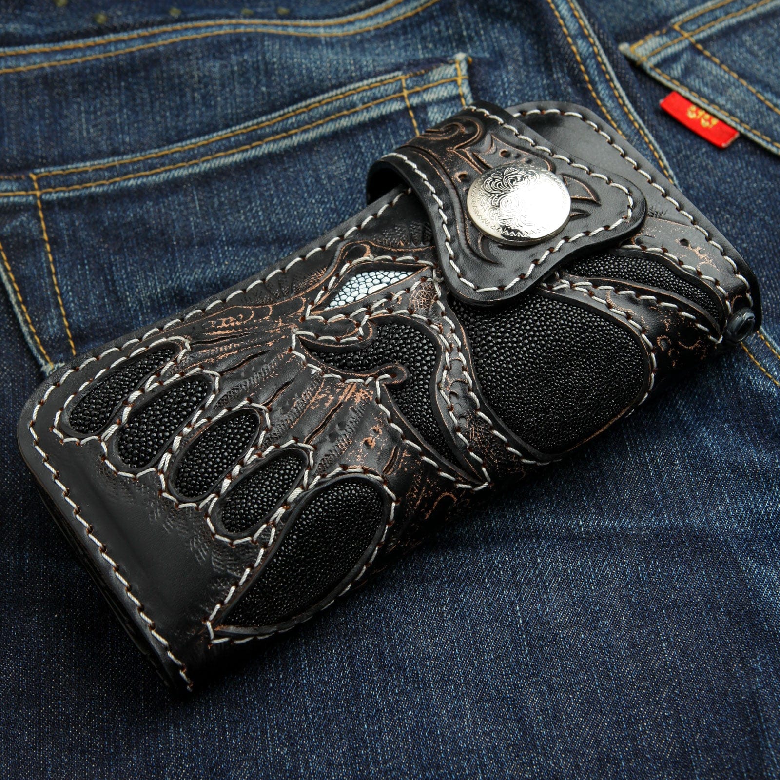 Devil Skull Genuine Leather Biker Wallet for Men - Gothic Motorcycle Chain Wallet with ID Window & Credit Card Slots - Perfect for Bikers, Riders & Motorcycle Enthusiasts