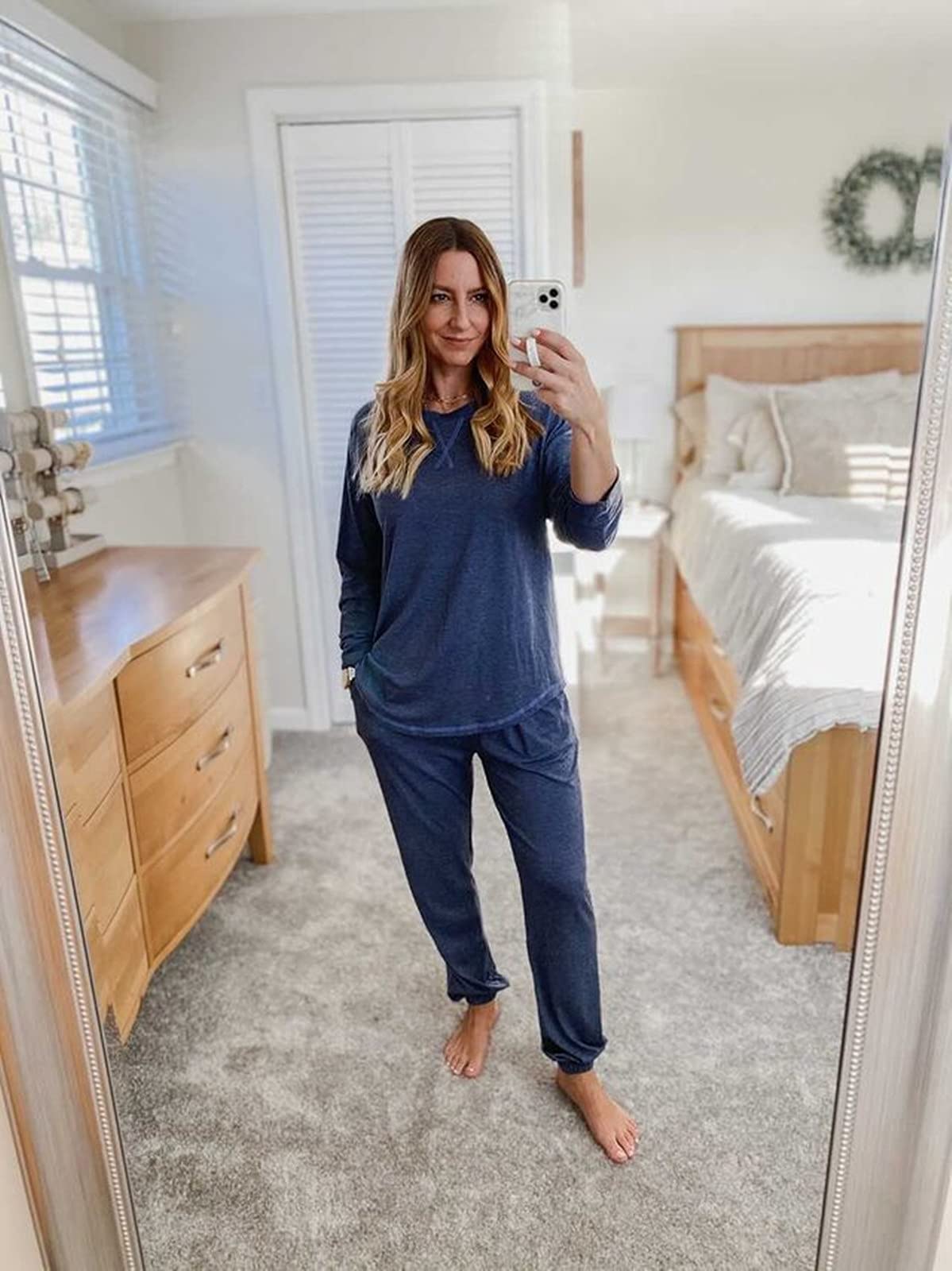 Cysincos Women's 2-Piece Sweatsuit Set - Long Sleeve Pullover & Drawstring Jogger Pants - Soft Loungewear, Pajama Outfit for Yoga, Running, Home Relaxation