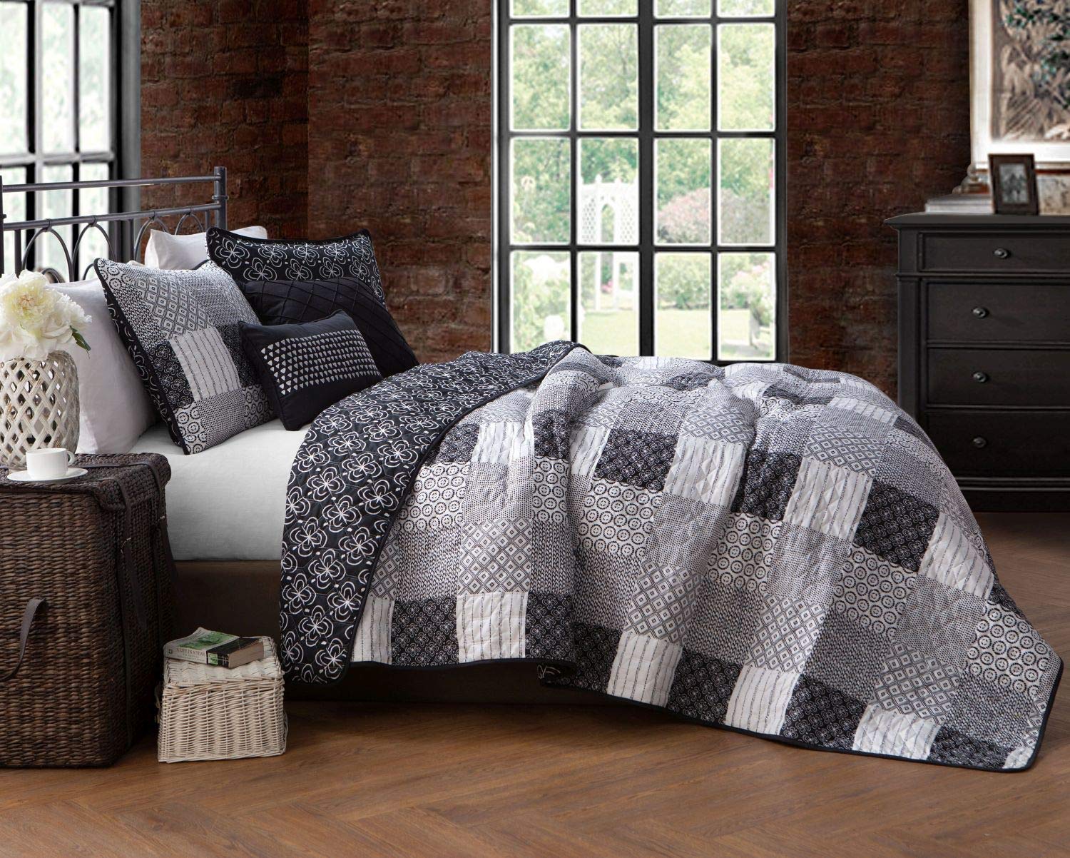 Avondale Manor Evangeline 4-Piece Reversible Printed Patchwork Quilt Set with Throw Pillows - Twin Size, Black & White - Cozy Bedroom Decor for Guest Rooms & Dorm Essentials