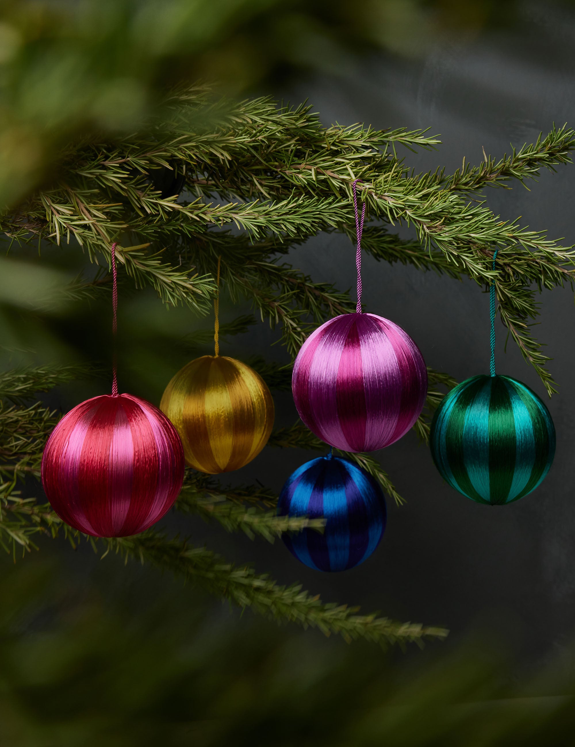 Cody Foster & Co Large Thread Ball Ornaments Set of 5 - Assorted Colors Christmas Tree Decorations for Holiday Home Decor and Party Decorations