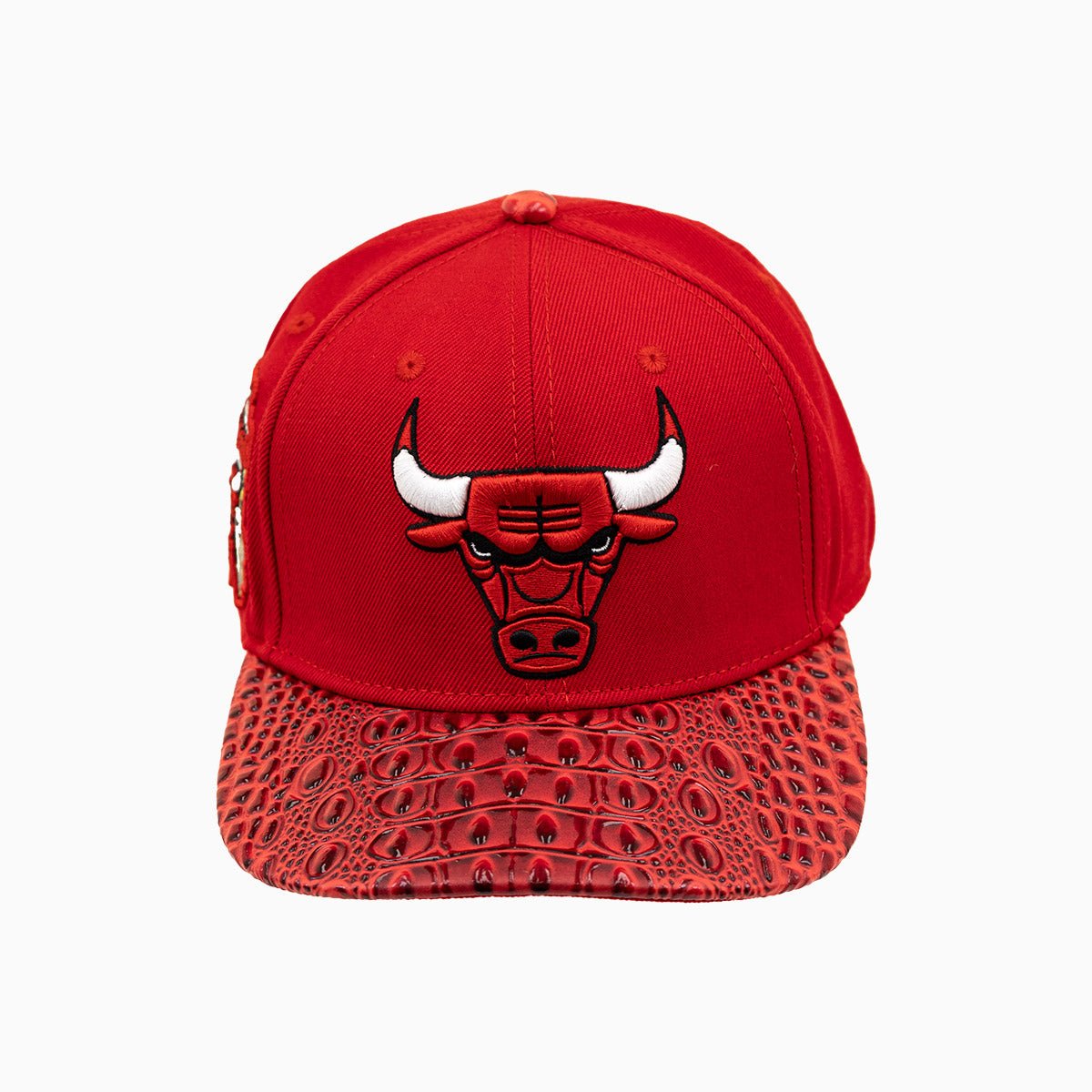 Chicago Bulls NBA Leather Visor Flat Brim Snapback Hat for Men - Official NBA Licensed Basketball Cap for Sports Fans, Streetwear & Casual Outfits