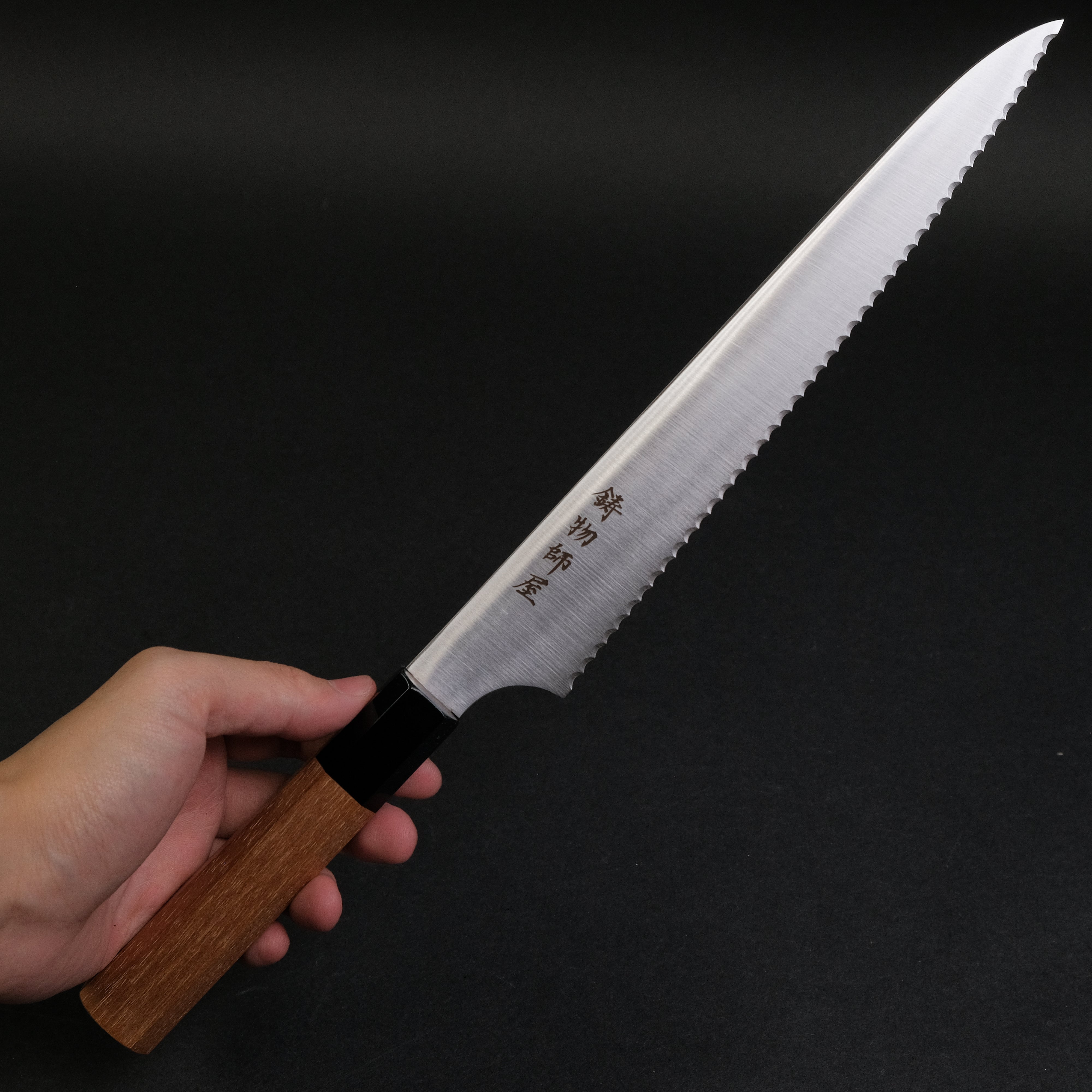 Hitohira Imojiya TH Premium 240mm Stainless Steel Bread Knife with Teak Wood Wa Handle – Perfect for Slicing Bread, Pastries, and Baked Goods