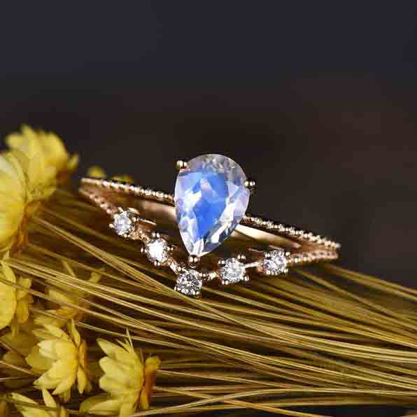 Vintage Moonstone Engagement Ring for Women - Rose Gold Split Shank with Milgrain Detailing - Perfect for Weddings, Anniversaries & Romantic Gift Giving