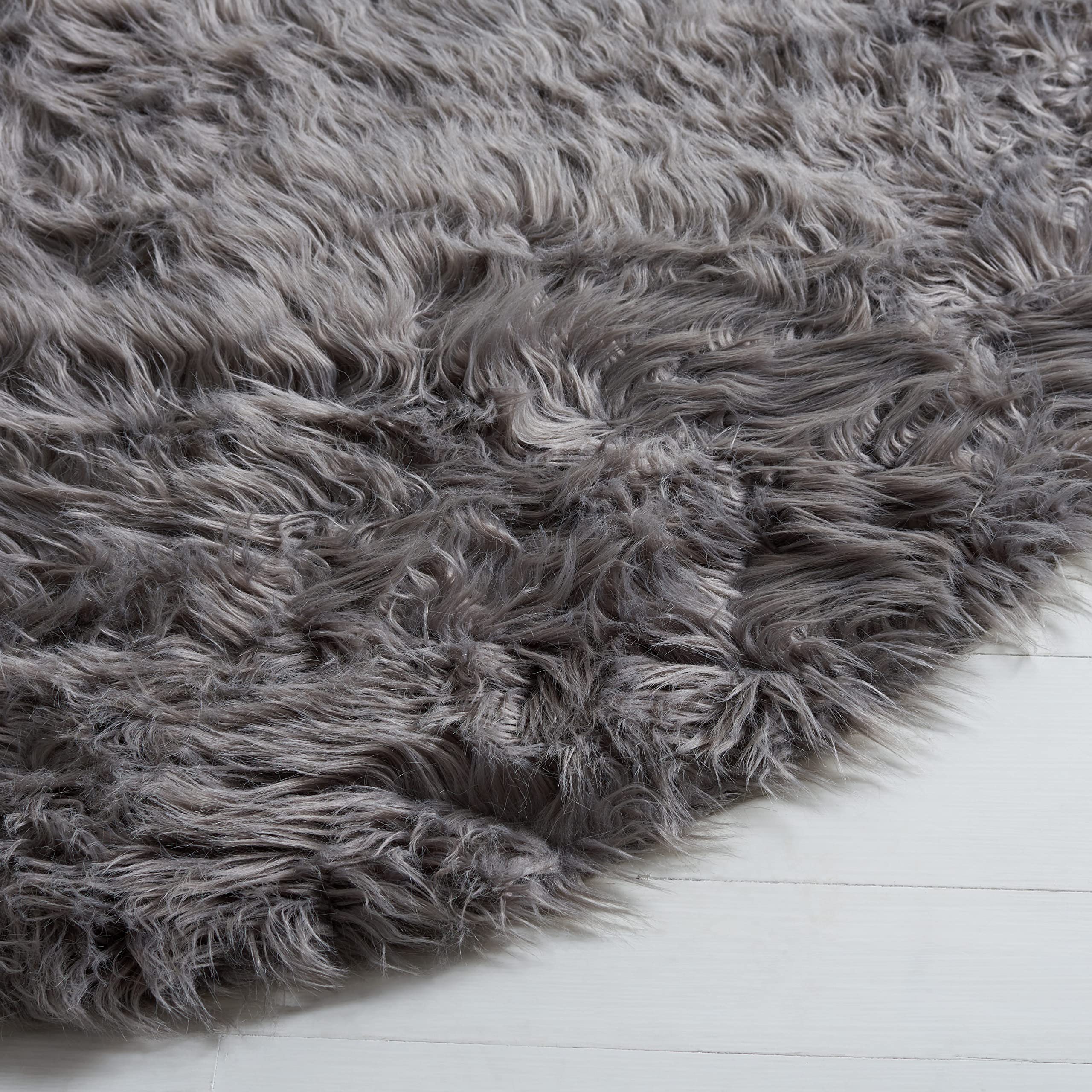 SAFAVIEH Faux Sheepskin Collection 6' x 9' Gray Area Rug - 2.35-inch Thick Plush Shag Rug for Living Room, Bedroom & Nursery (FSS115D Silken Glam)