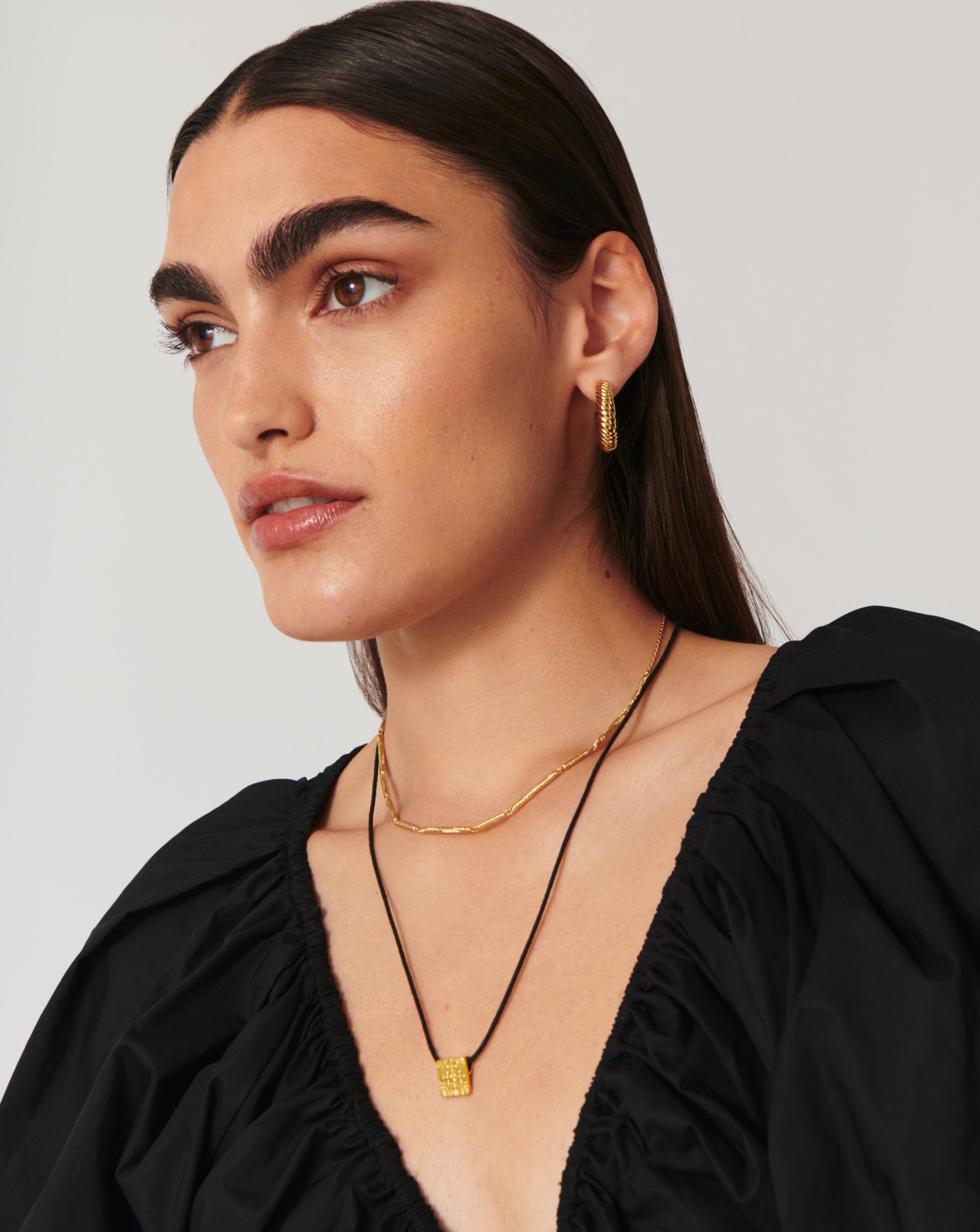 Trendy Wavy Ridge Chain Choker Necklace for Women - Elegant Layered Gold & Silver Statement Piece | Perfect for Parties, Date Nights & Everyday Wear