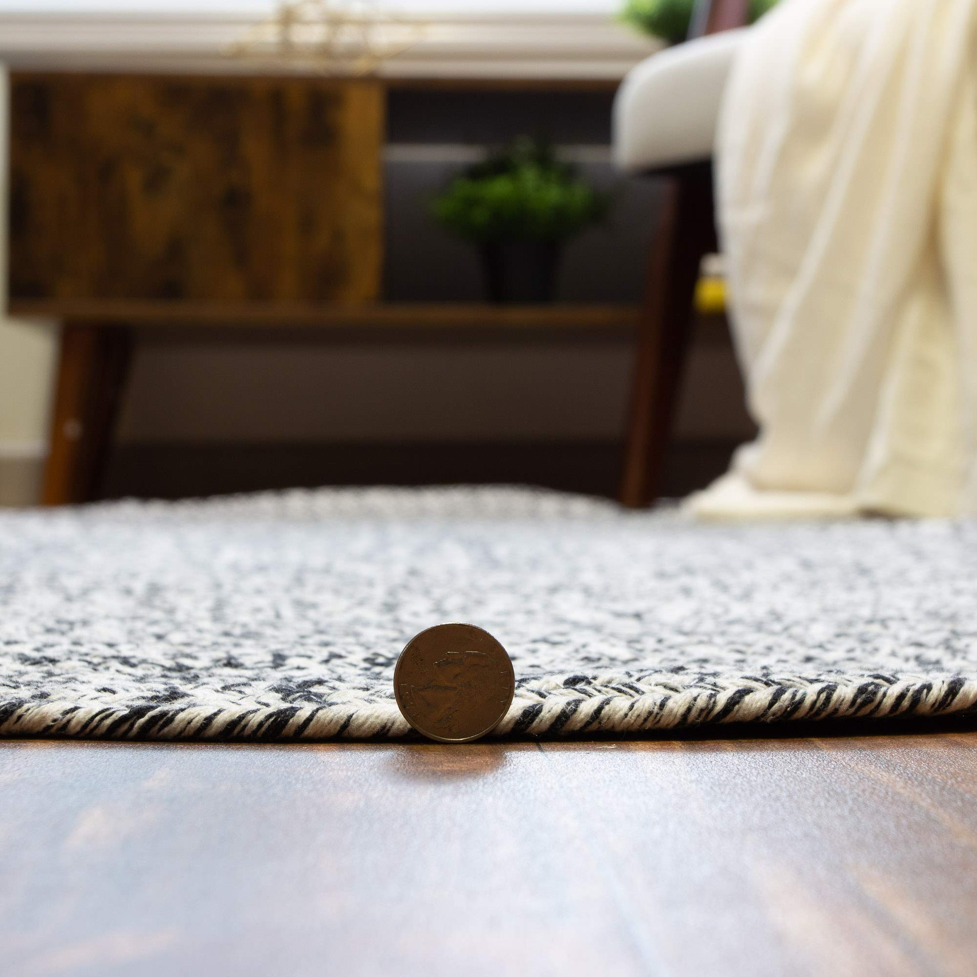 Farmhouse Braided Cotton Reversible Area Rug - Black & White Round 6' Kitchen Carpet for Dining Room, Living Room & Bedroom Decor
