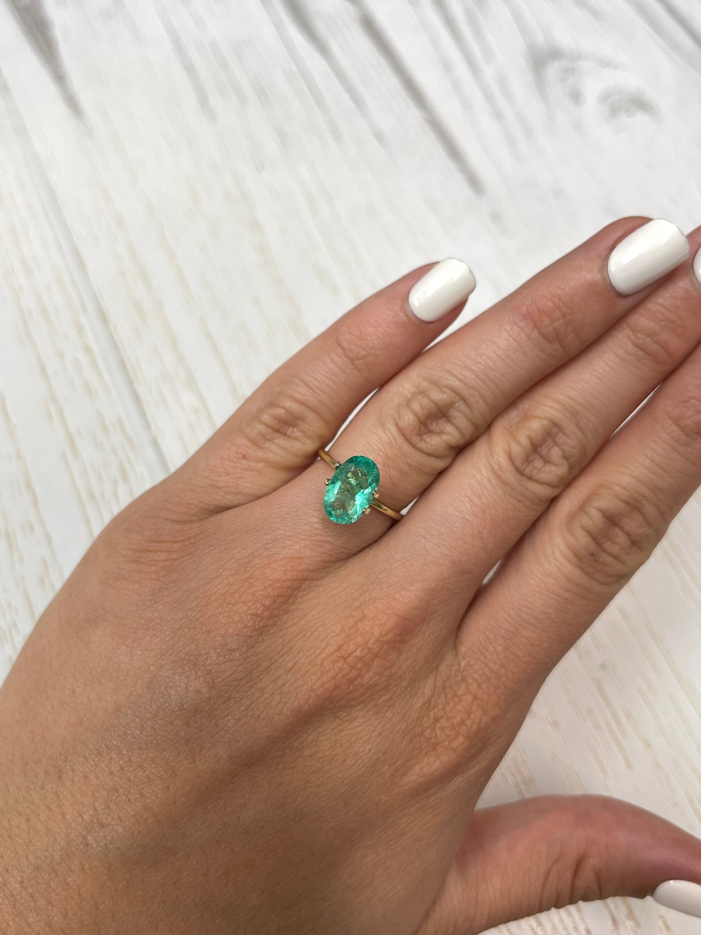 2.31 Carat 12x7.5mm Natural Colombian Emerald Gemstone - Oval Cut Loose Green Emerald for Jewelry Making, Engagement Rings & Fine Collections