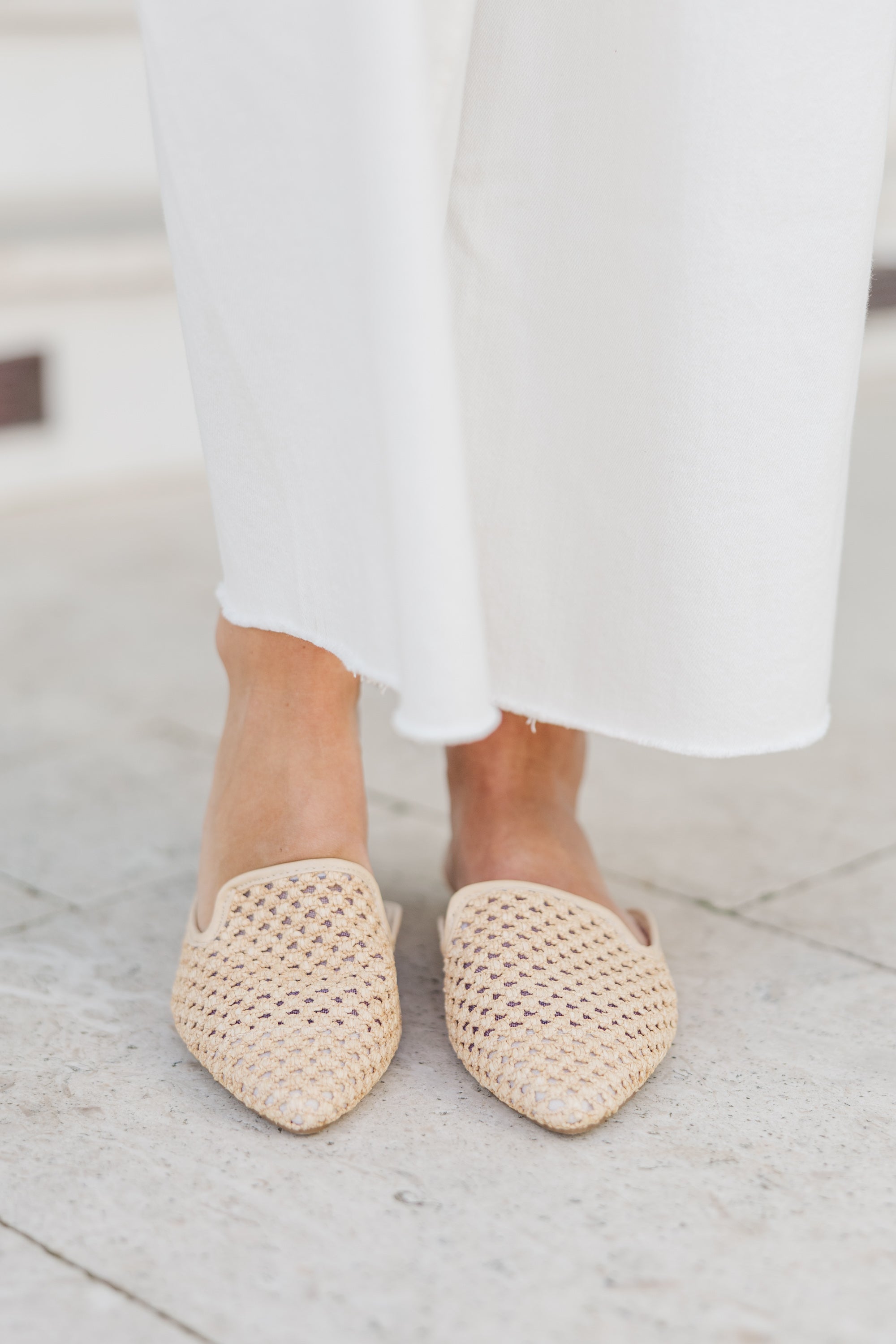 Comfortable Natural Raffia Flats for Women - Breathable & Lightweight Summer Sandals - Perfect for Beach, Vacation & Casual Outings