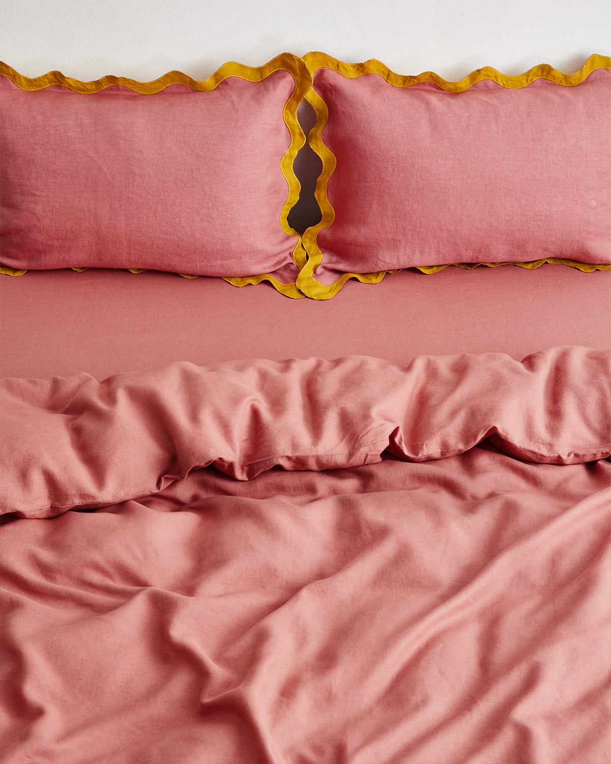 Organic Pink Clay & Turmeric Infused 100% French Flax Linen Scalloped Pillowcase Set (2 Pack) - Hypoallergenic & Breathable for Sensitive Skin, Perfect for Bedroom & Home Decor
