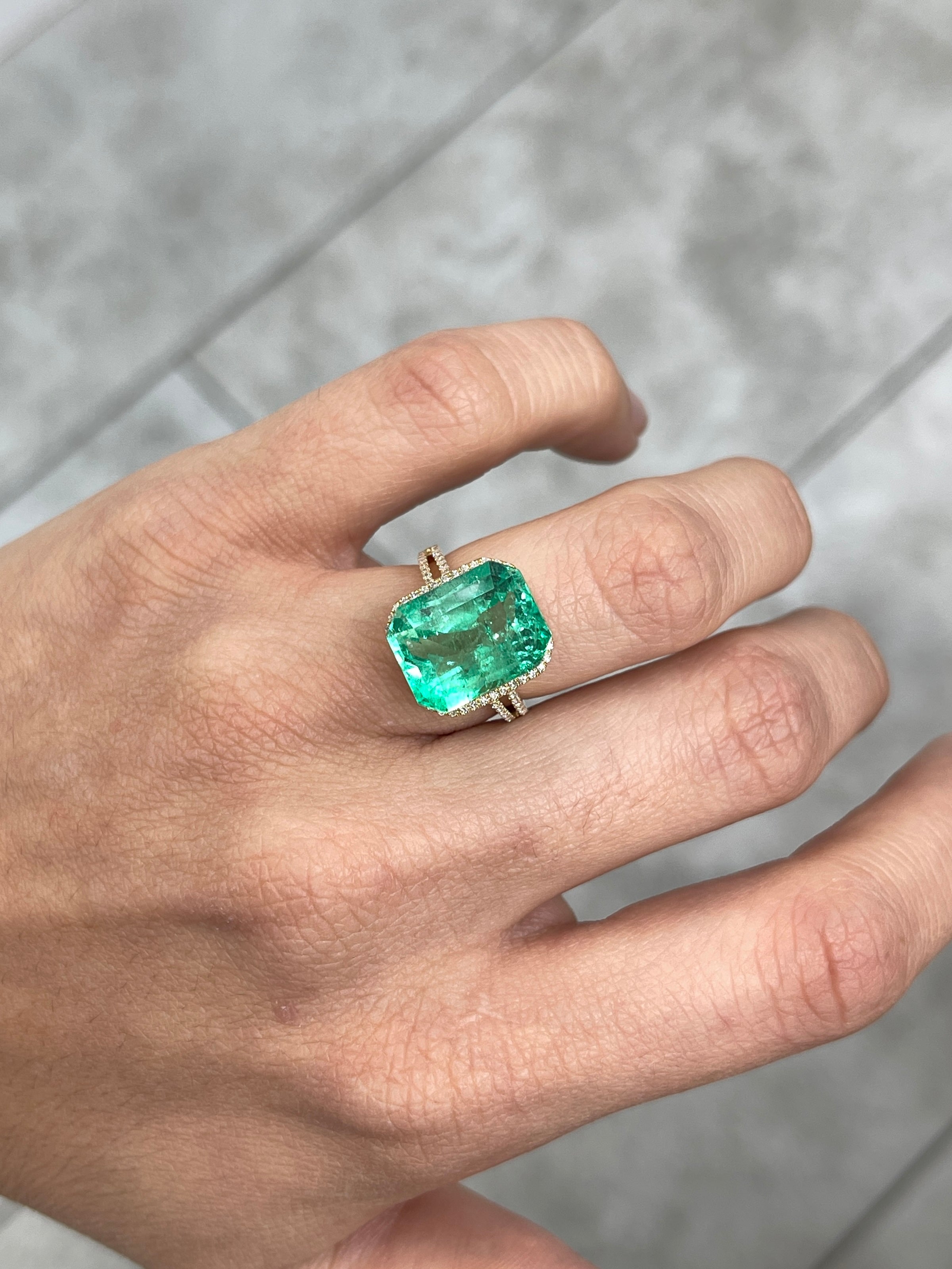 9.51 Carat 14x11mm Genuine Colombian Emerald - Vivid Green Emerald Cut Loose Gemstone for Jewelry Making, Engagement Rings & Luxury Gifts