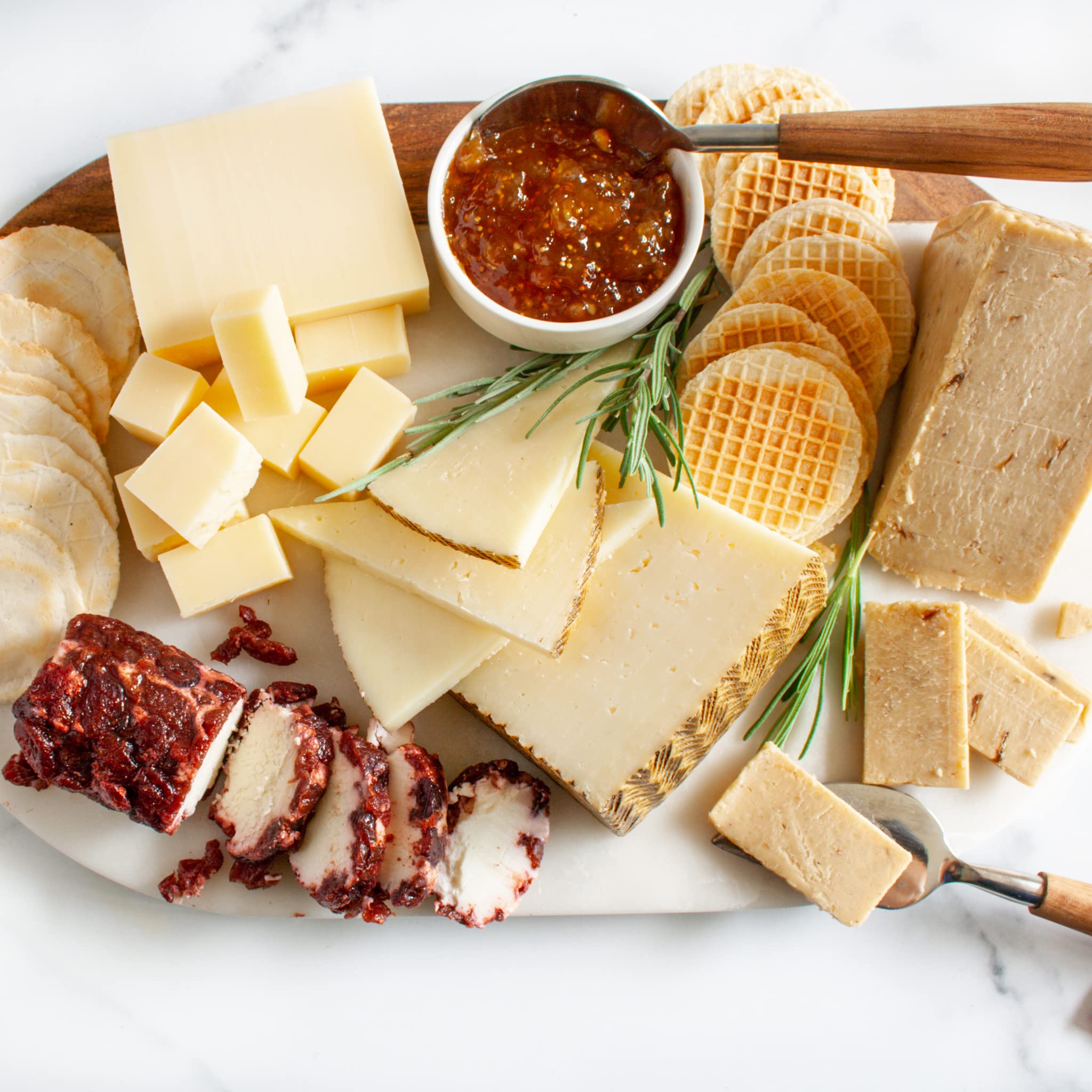 Premium International Gourmet Gift Box - Artisan Delicacies from England, Spain, Switzerland, USA, France, Italy, Greece & New Zealand | Perfect for Corporate Gifts, Holiday Presents & Luxury Food Baskets