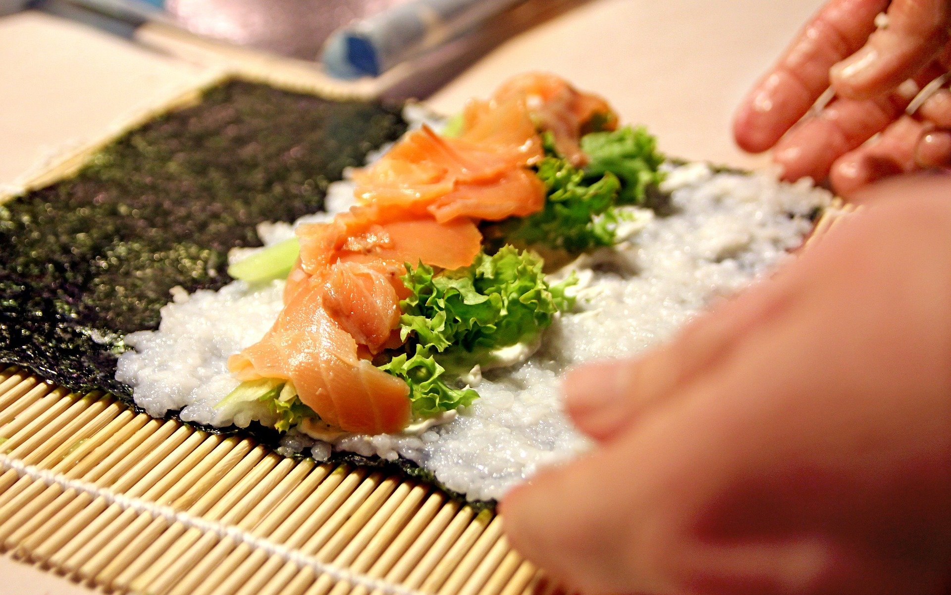 BambooMN Sushi Maker Kit - Eco-Friendly Bamboo Sushi Rolling Mats, Rice Paddle, Spreader, Sauce Dish & Cutting Board Set | Perfect for Home Sushi Making, Party Platters & Japanese Cuisine Lovers