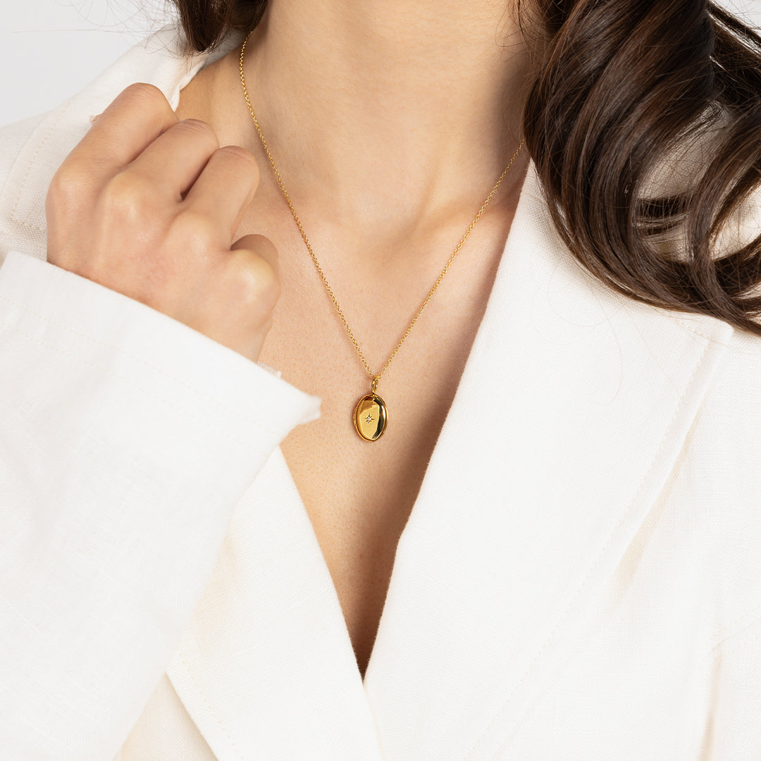 Personalized Oval Photo Locket Necklace - Engravable Silver or Gold Pendant for Loved Ones - Perfect for Anniversaries, Valentine's Day & Memorial Gifts
