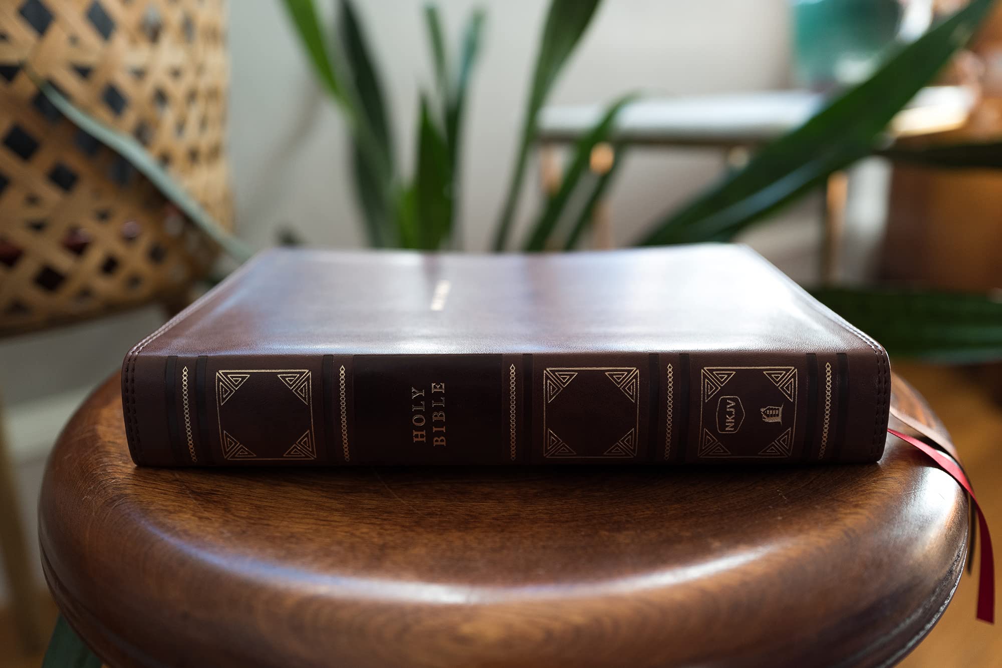 NKJV Leathersoft Bible - Red Letter, Thumb Indexed for Easy Study & Worship