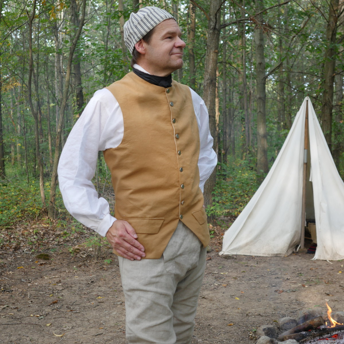 18th Century Men's Linen Waistcoat - Vintage Colonial Style Vest for Historical Reenactment & Cosplay