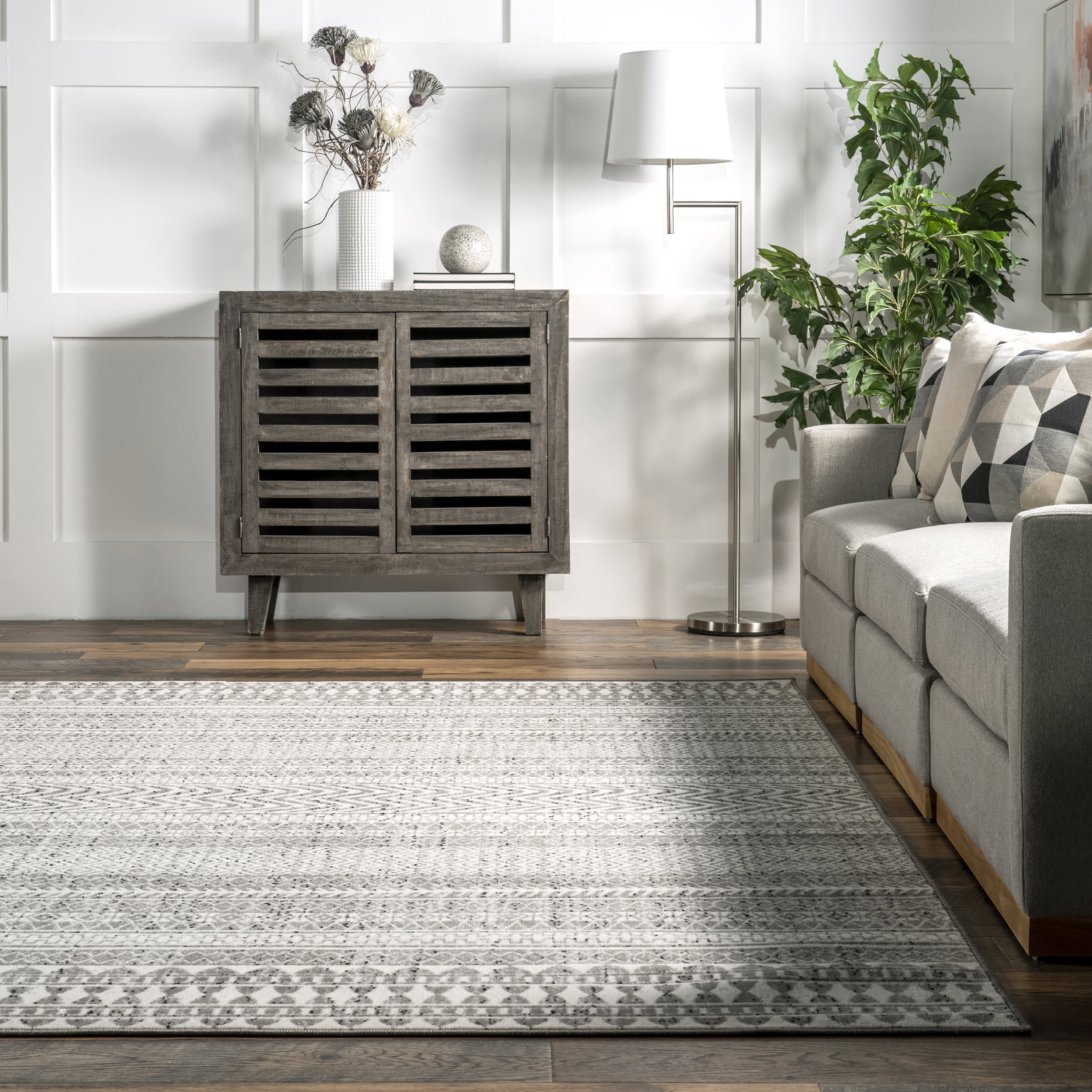 Stylish Devin Geometric Banded Area Rug in Grey - Perfect for Living Room, Bedroom & Home Decor