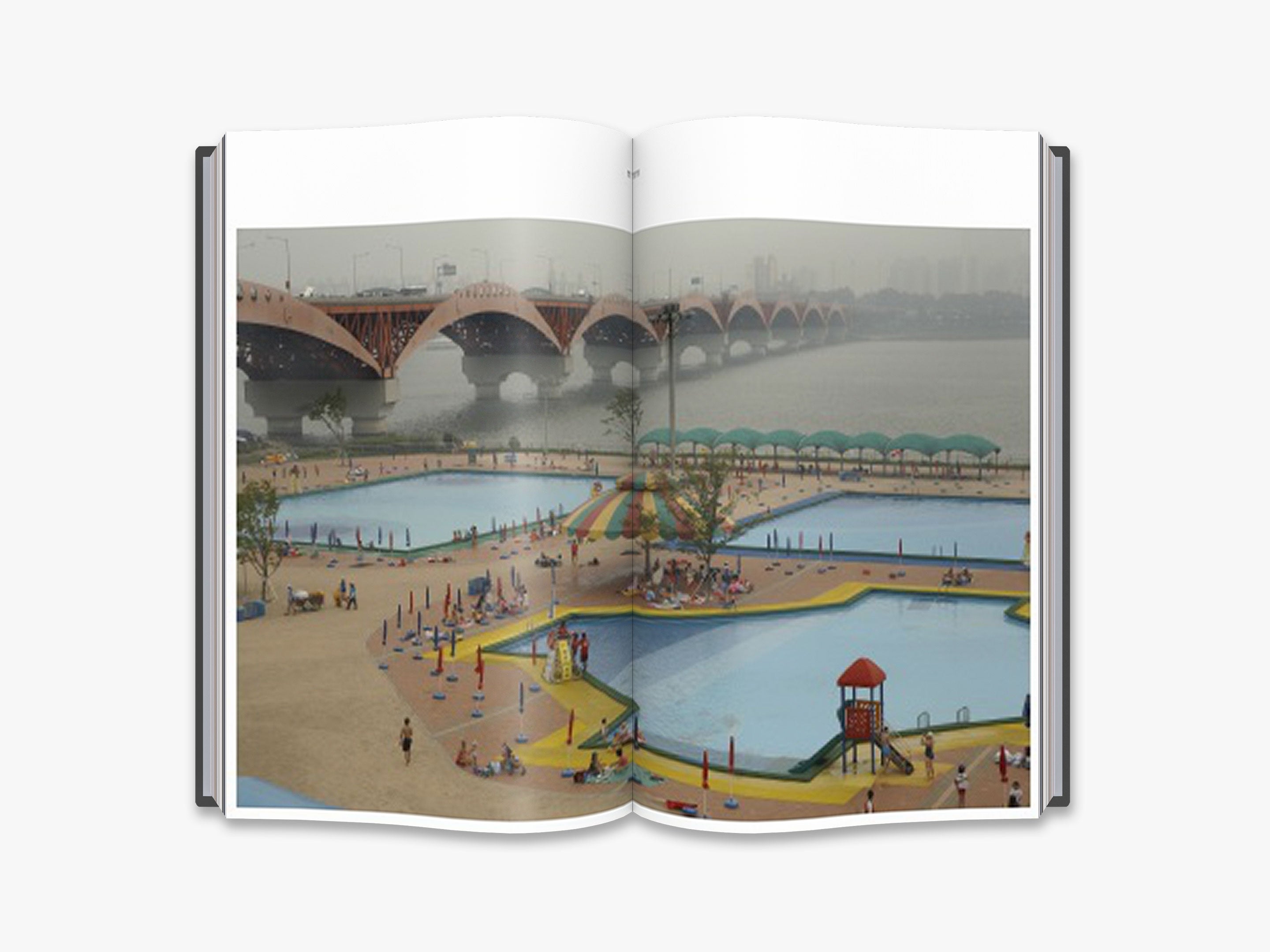 Harry Gruyaert: Edges - Stunning Photography Book for Art Lovers | Perfect for Home Decor, Coffee Table Display & Photography Inspiration