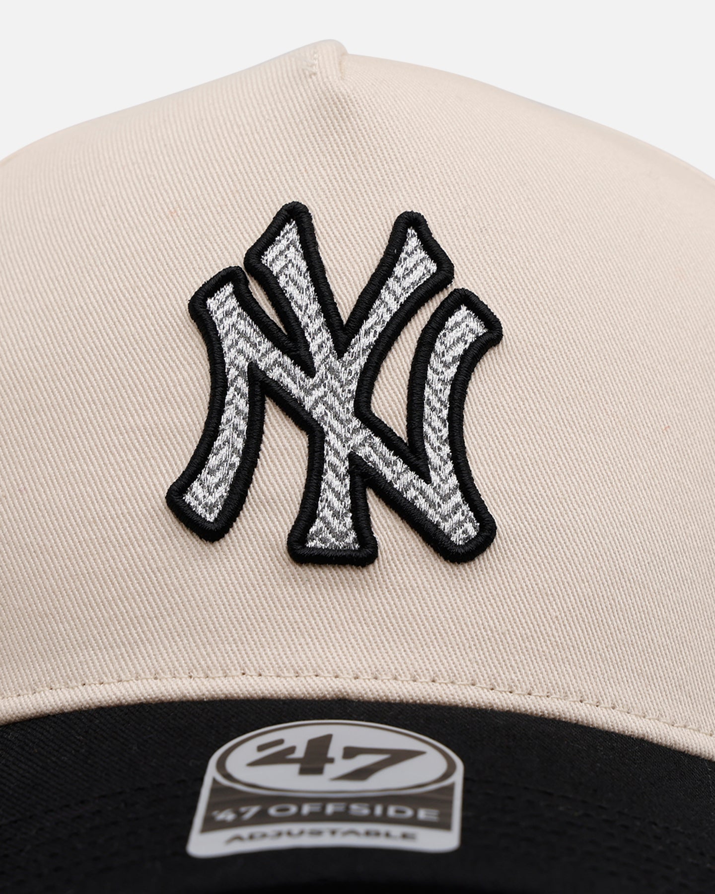 New York Yankees 'Herringbone' 47 Brand Snapback Hat - Natural/Black Adjustable Baseball Cap for Men & Women - Perfect for Games, Streetwear & Fan Collections