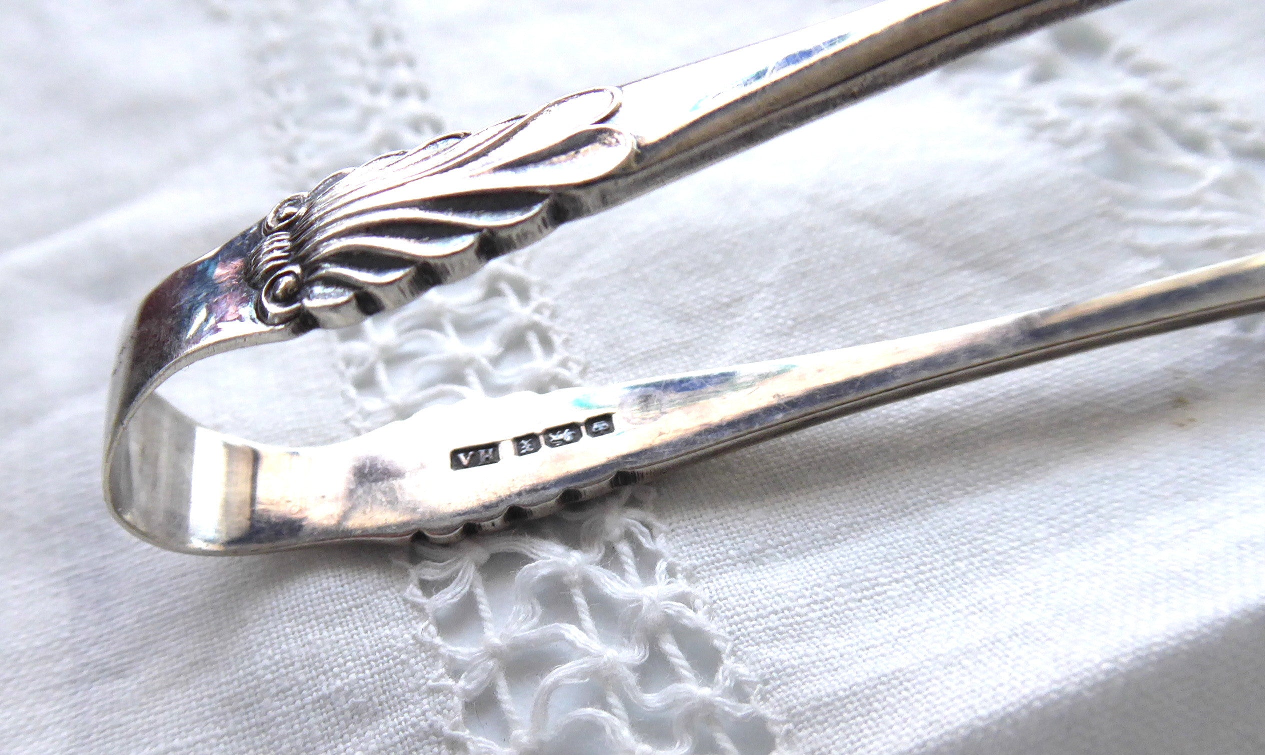 Antique English Sterling Silver Sugar Tongs - Elegant Edwardian Shell Design for Tea Parties & Vintage Tableware Collections
