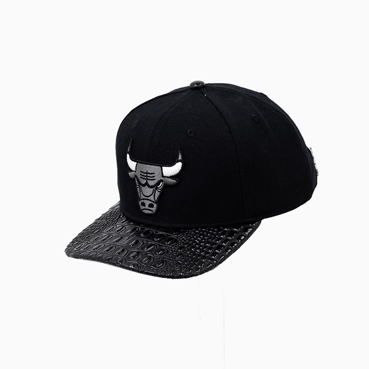 Chicago Bulls NBA Leather Visor Snapback Hat - Adjustable Basketball Cap for Men & Women - Perfect for Games, Streetwear & Sports Fan Fashion