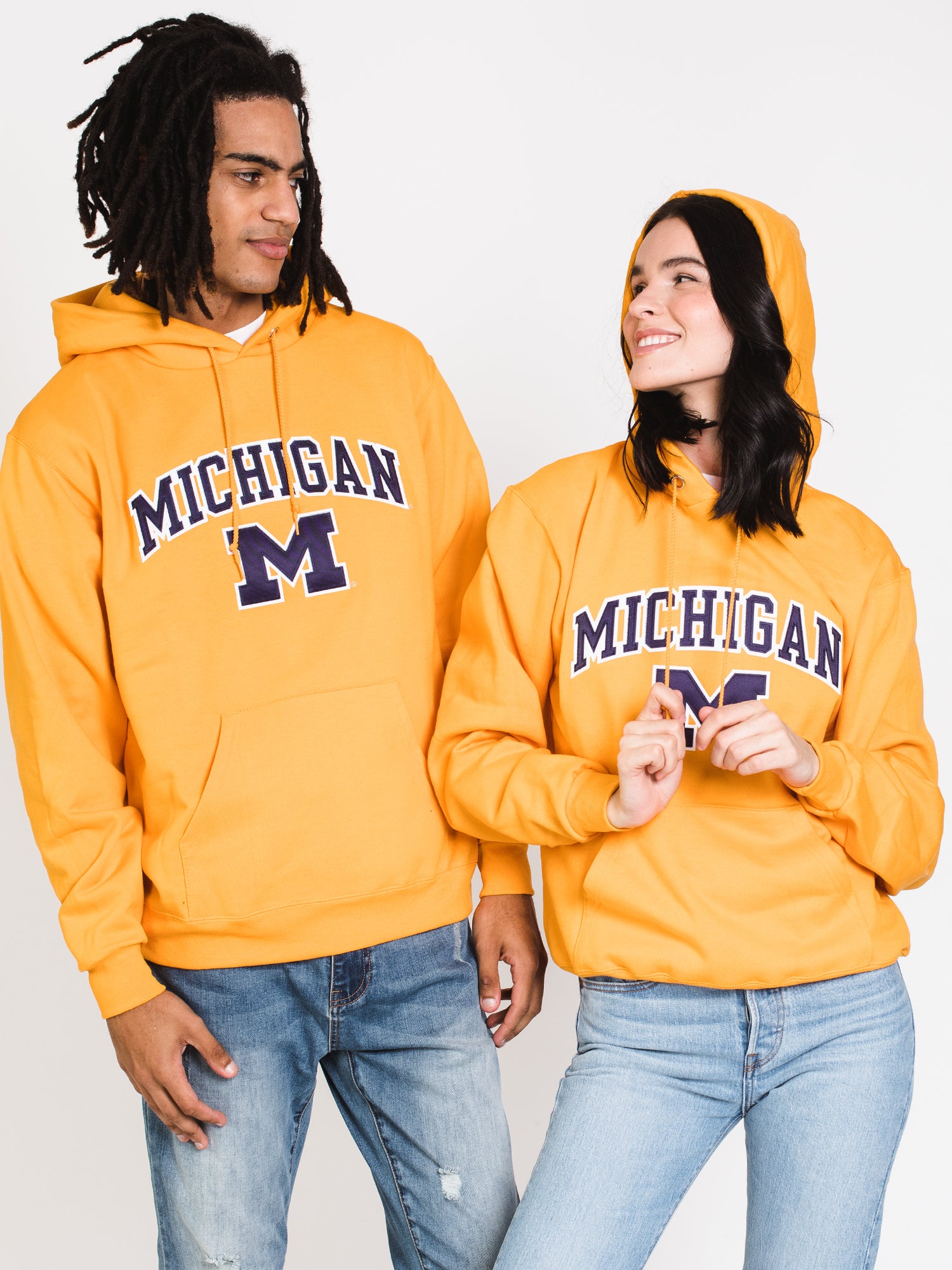 Champion Eco Powerblend Michigan University Hoodie Sweatshirt - Men's & Women's Pullover Fleece Hooded Sweatshirt for College, Casual Wear & Outdoor Activities
