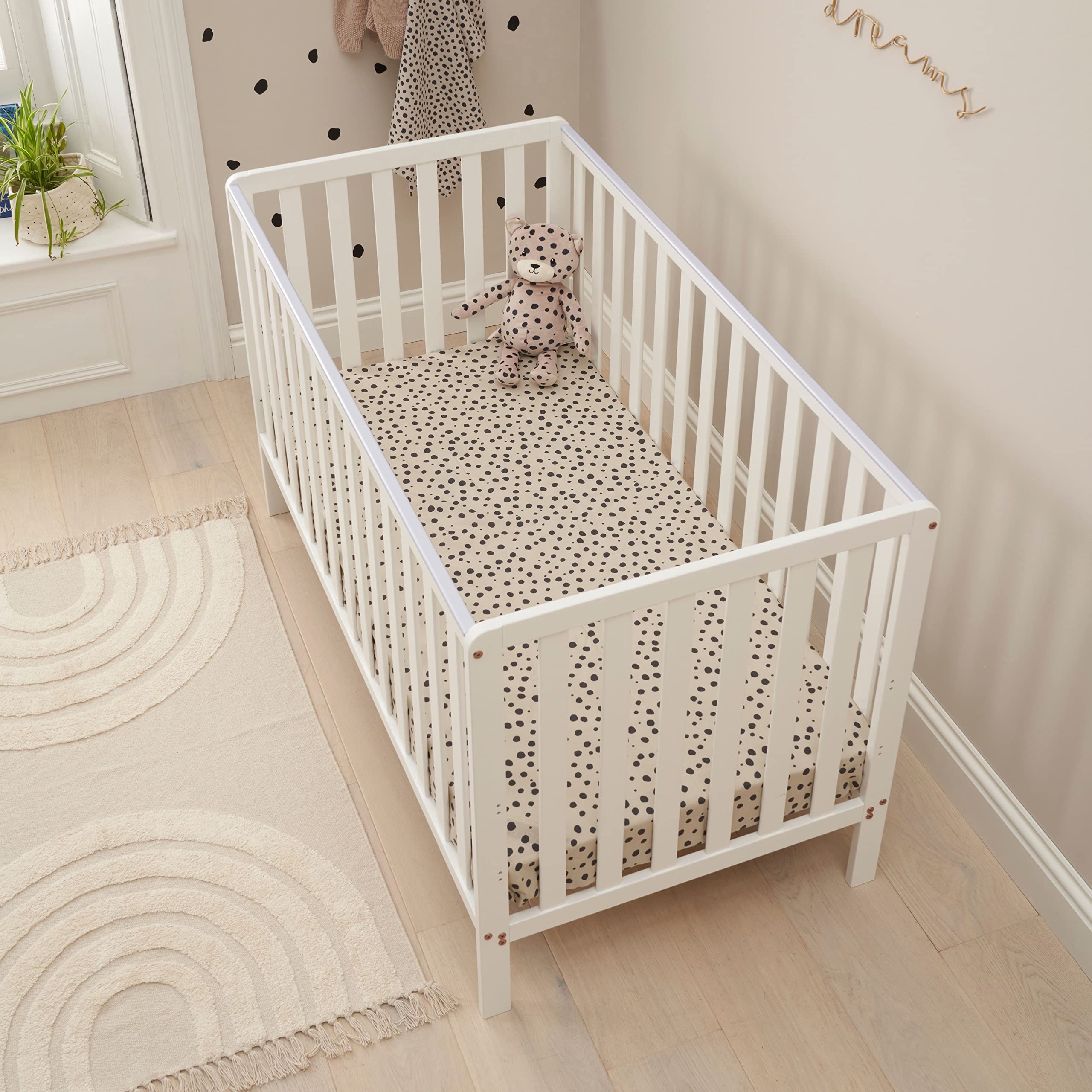 Tutti Bambini Caterina 3-in-1 Convertible Baby Crib - White Nursery Furniture for Newborn to Toddler (140x70cm) | Adjustable Height Cot, Daybed & Toddler Bed | Perfect for Nursery, Bedroom & Guest Room