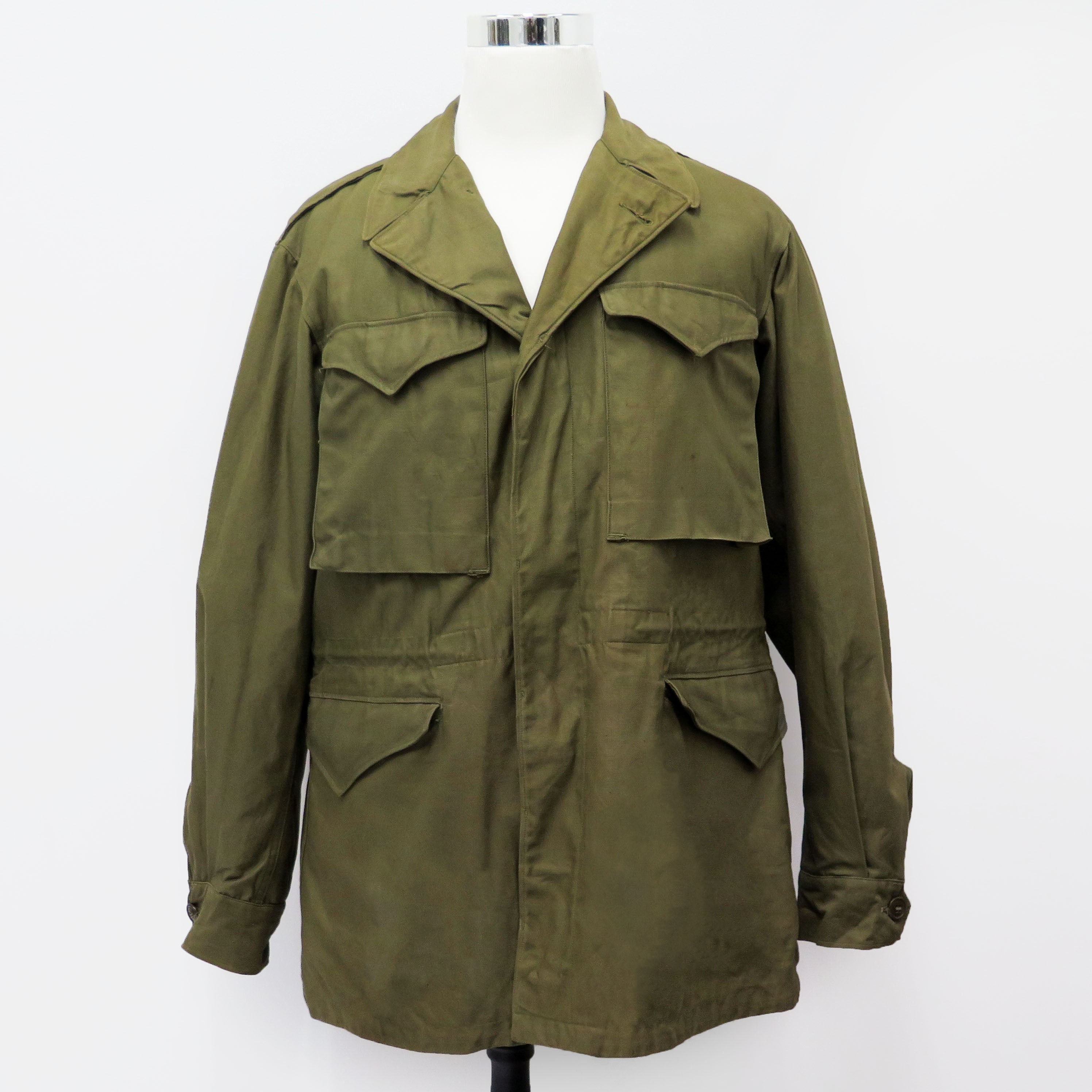Original US Army M-1943 M43 Field Jacket - WWII Vintage Military Issue - Size 40L - Authentic Reproduction for Collectors & Reenactments - Perfect for Historical Events, Outdoor Adventures & Military Fashion