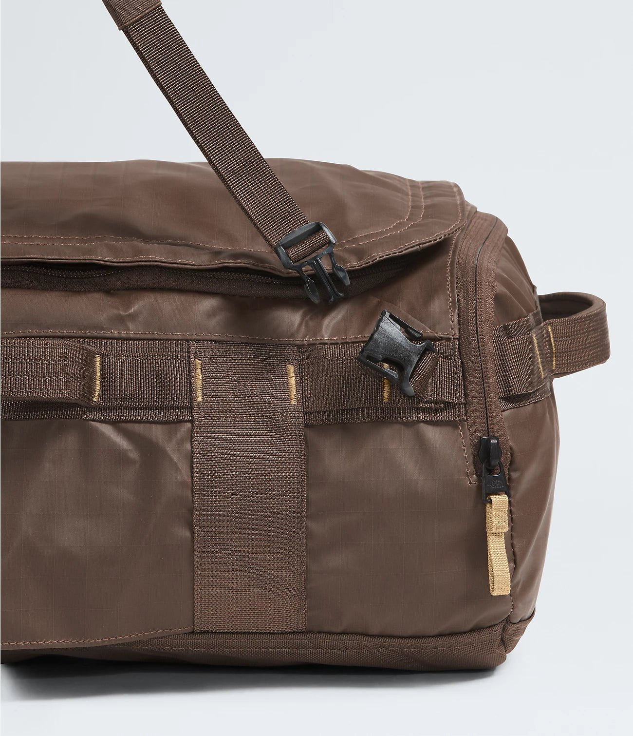 The North Face Base Camp Voyager Duffel 32L - Durable Travel Duffel Bag for Hiking, Camping & Gym - Water-Resistant & Lightweight Carry-On Luggage