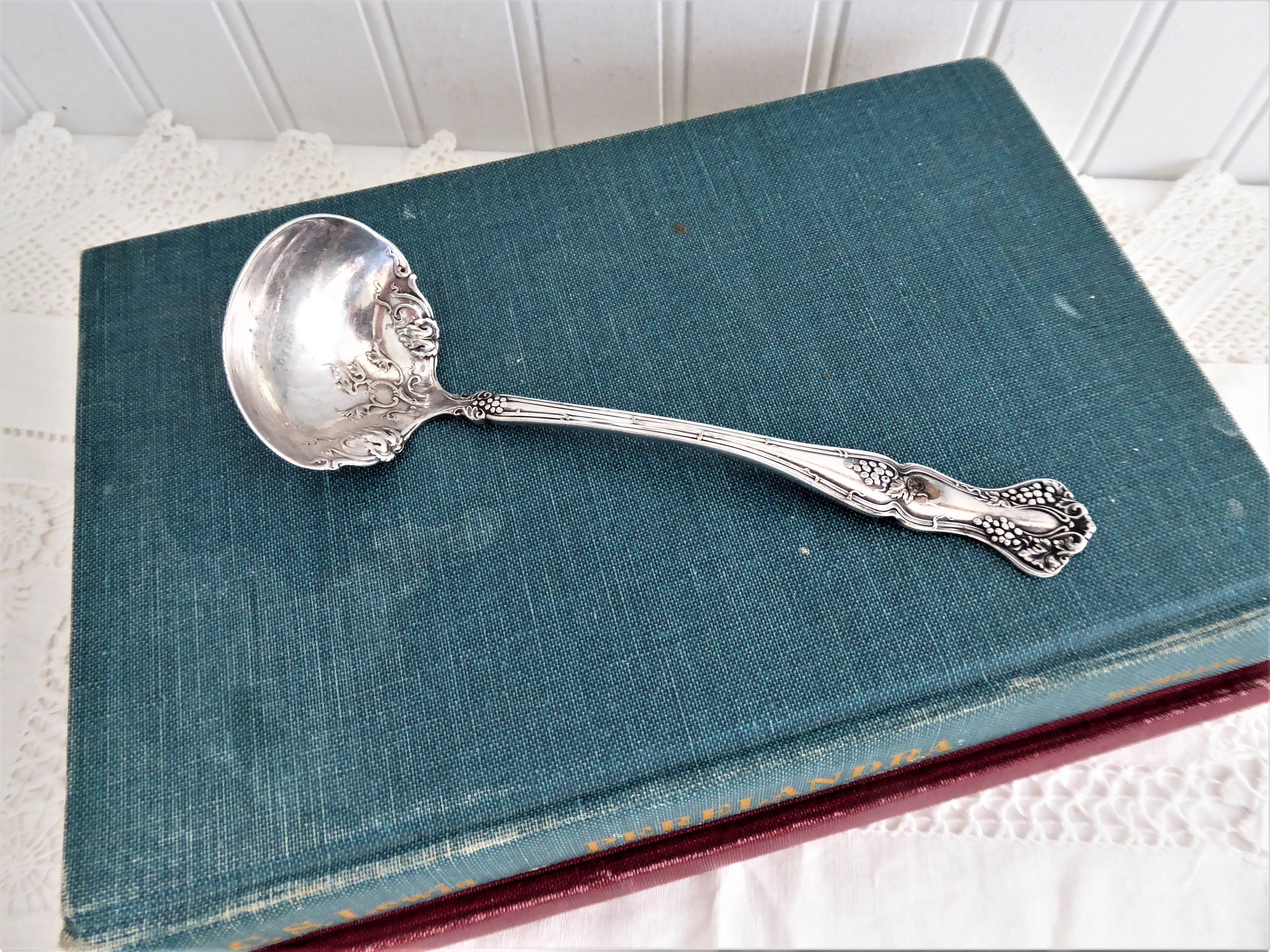 Vintage Rogers 1847 Grape Harvest Gravy Ladle - Silver Plated Serving Spoon from 1904 - Perfect for Thanksgiving Dinner & Antique Tableware Collection