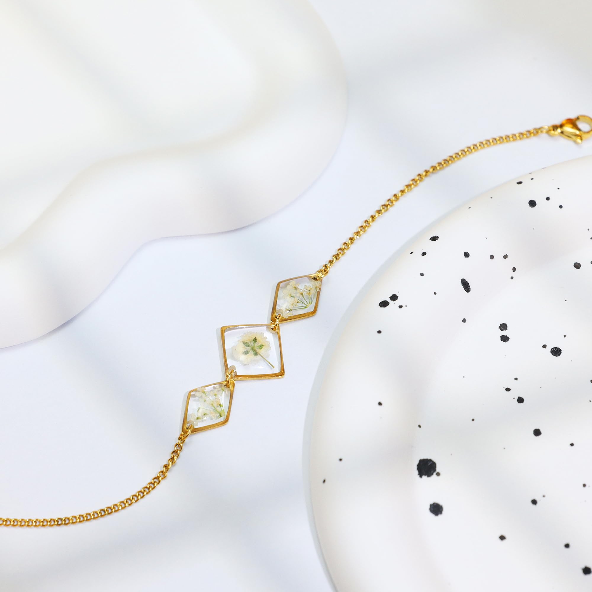 Pressed Flower Bracelet - Handmade Baby's Breath & Queen Anne's Lace Wildflower Resin Bracelet in Gold, Adjustable for Women - Perfect for Weddings, Boho Fashion & Everyday Wear