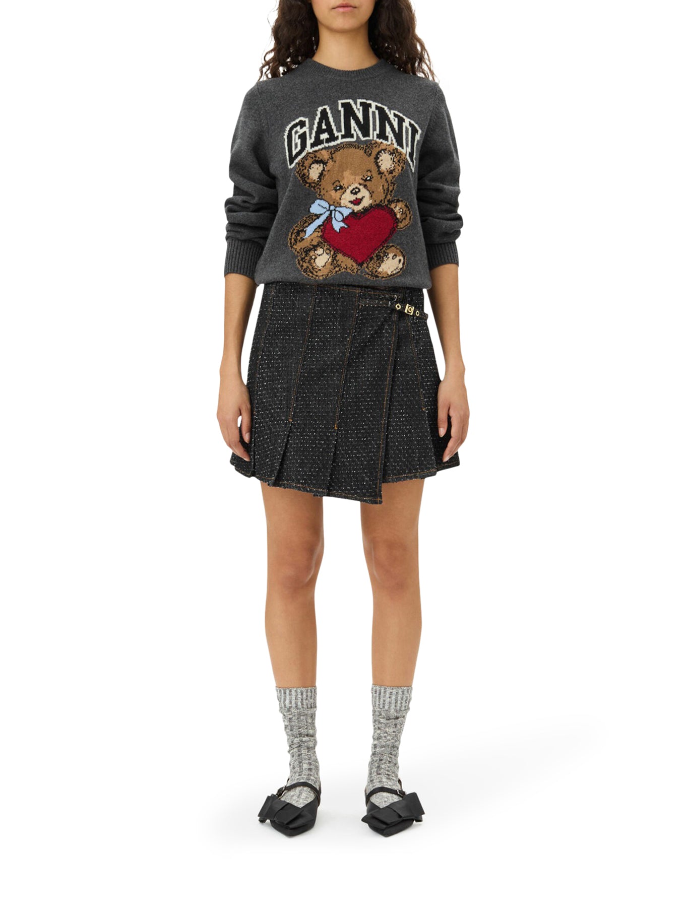 Dark Grey Graphic Bear Sweater - Cozy Pullover for Men & Women - Perfect for Fall, Winter & Casual Outfits