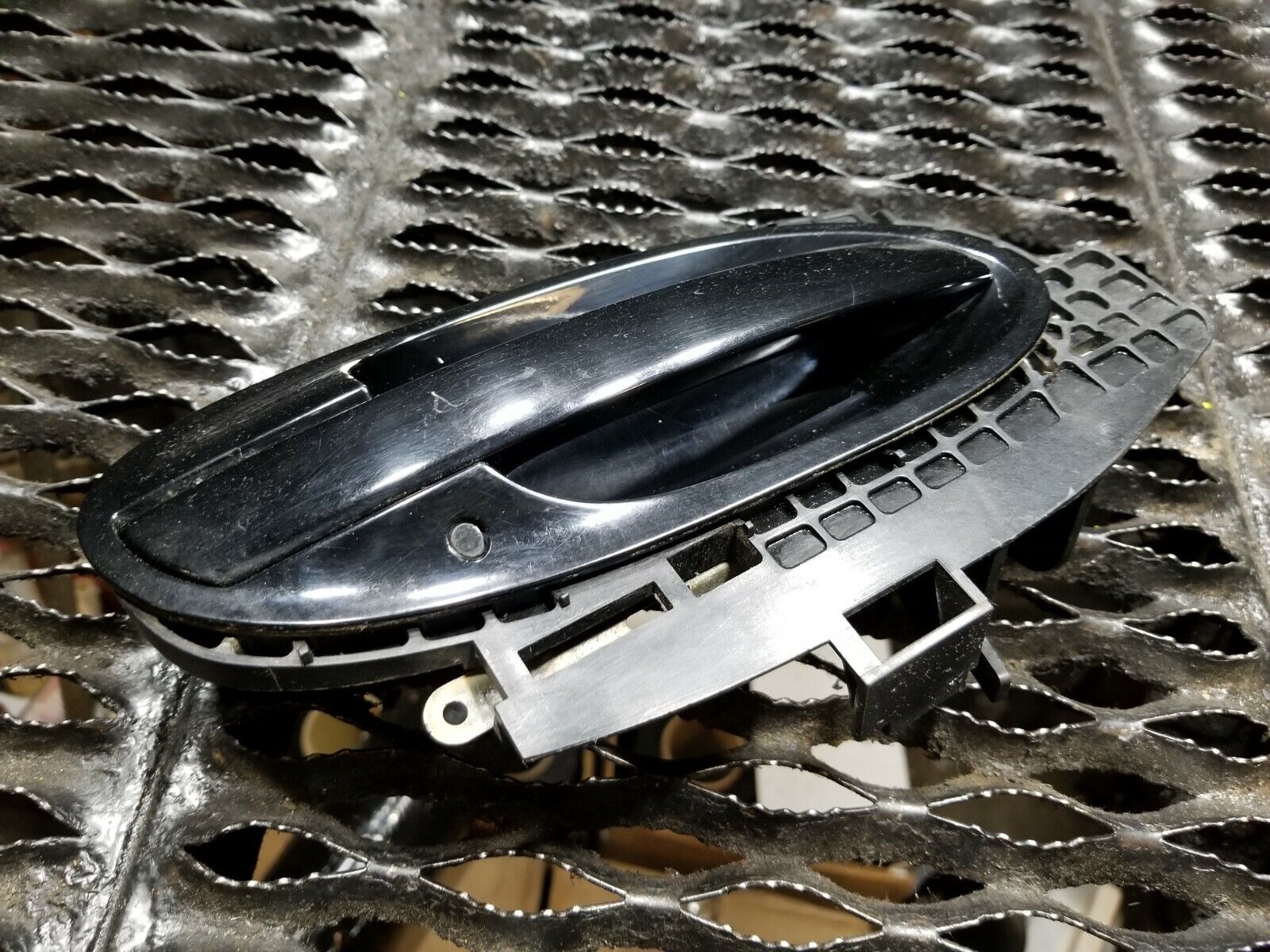 2002-2005 BMW E65 E66 745i Right Rear Passenger Side Exterior Door Handle OEM Replacement - Perfect for Car Repair & Restoration Projects