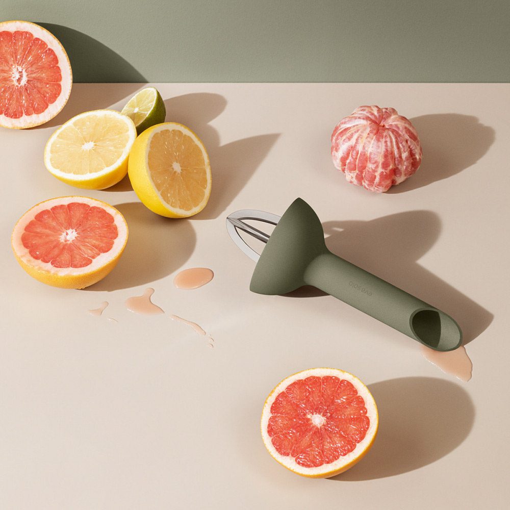 EVA SOLO Green Manual Citrus Press - Juicer for Oranges, Lemons, Limes - Perfect for Fresh Juice at Home, Bars, Restaurants & Cocktail Making