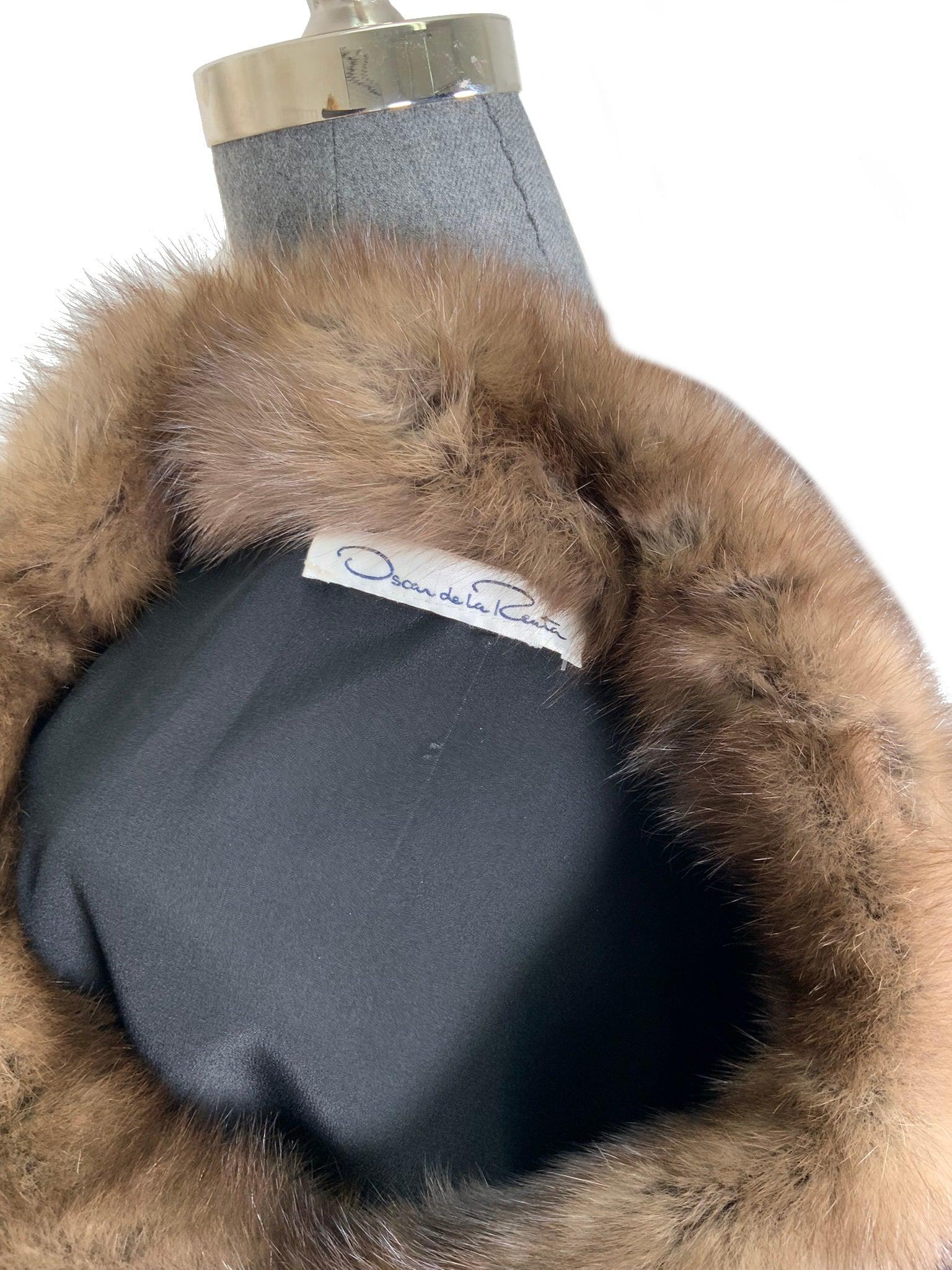 Luxury Oscar de la Renta Cashmere & Sable Fur Poncho Shawl - Soft Warm Winter Wrap for Women, Perfect for Holiday Parties & Cold Weather Fashion