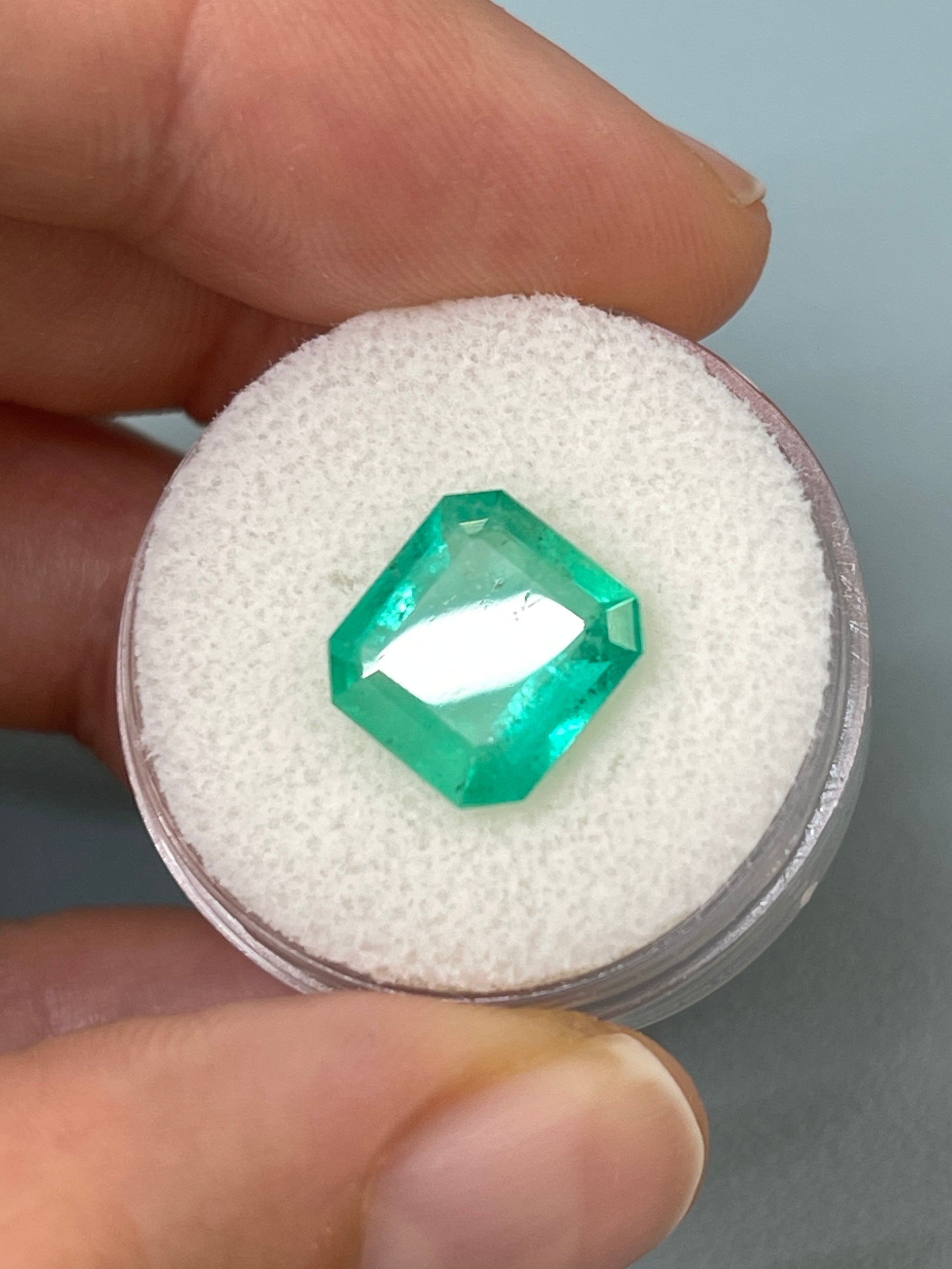 3.59 Carat 10.5x10mm Spring Green Loose Colombian Emerald Asscher Cut Gemstone for Jewelry Making, Engagement Rings & Luxury Gifts