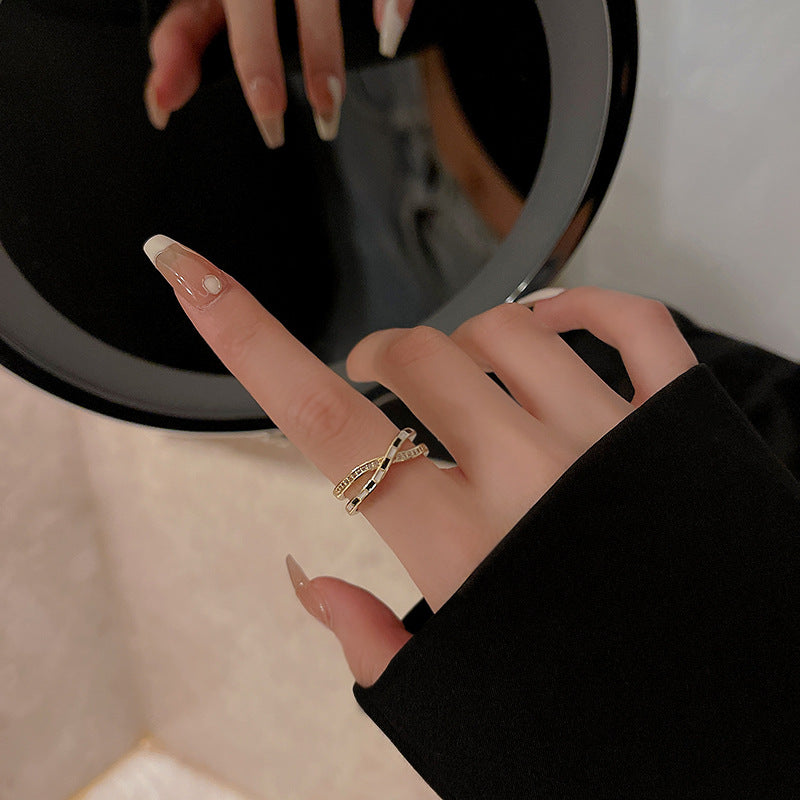 Black and White Checkered Split Ring - Stylish Checker Pattern Jewelry for Women | Perfect for Casual Wear, Parties, and Everyday Fashion Accessories