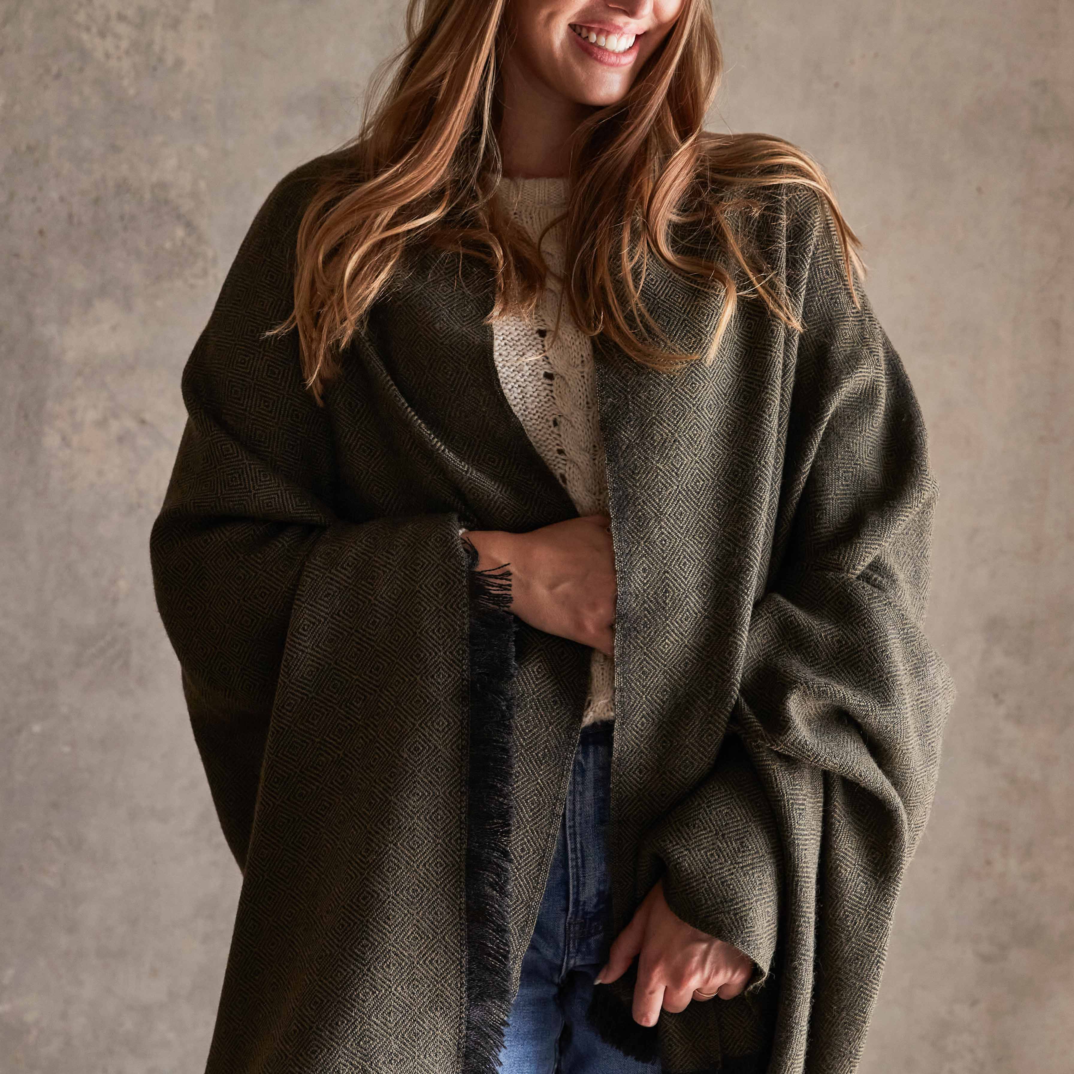 Soft & Cozy Alpaca Wool Throw Blanket - Luxurious Handwoven 100% Baby Alpaca - Perfect for Couch, Bed & Winter Warmth - Elegant Home Decor Gift