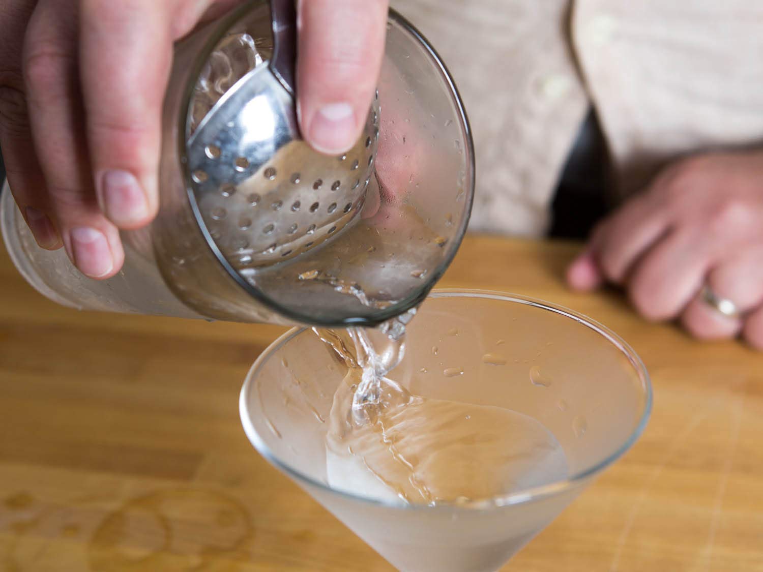 Premium Stainless Steel Cocktail Strainer - Julep & Hawthorne Style Bar Strainer for Mixing Drinks | Professional Bartender Tools & Bar Accessories | Perfect for Home Bars, Cocktail Parties & Mixology Enthusiasts