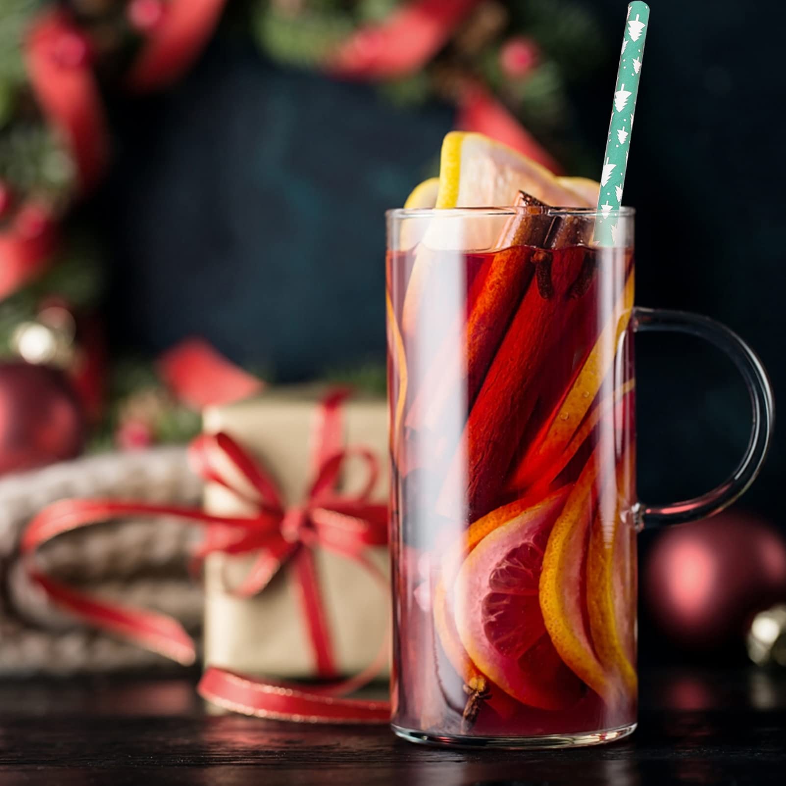 200pcs Christmas Paper Straws - Eco-Friendly Disposable Beverage Straws for Xmas Party, Holiday Drinks, Kids Banquet & Seasonal Celebrations | Red & Green Decorative Party Supplies