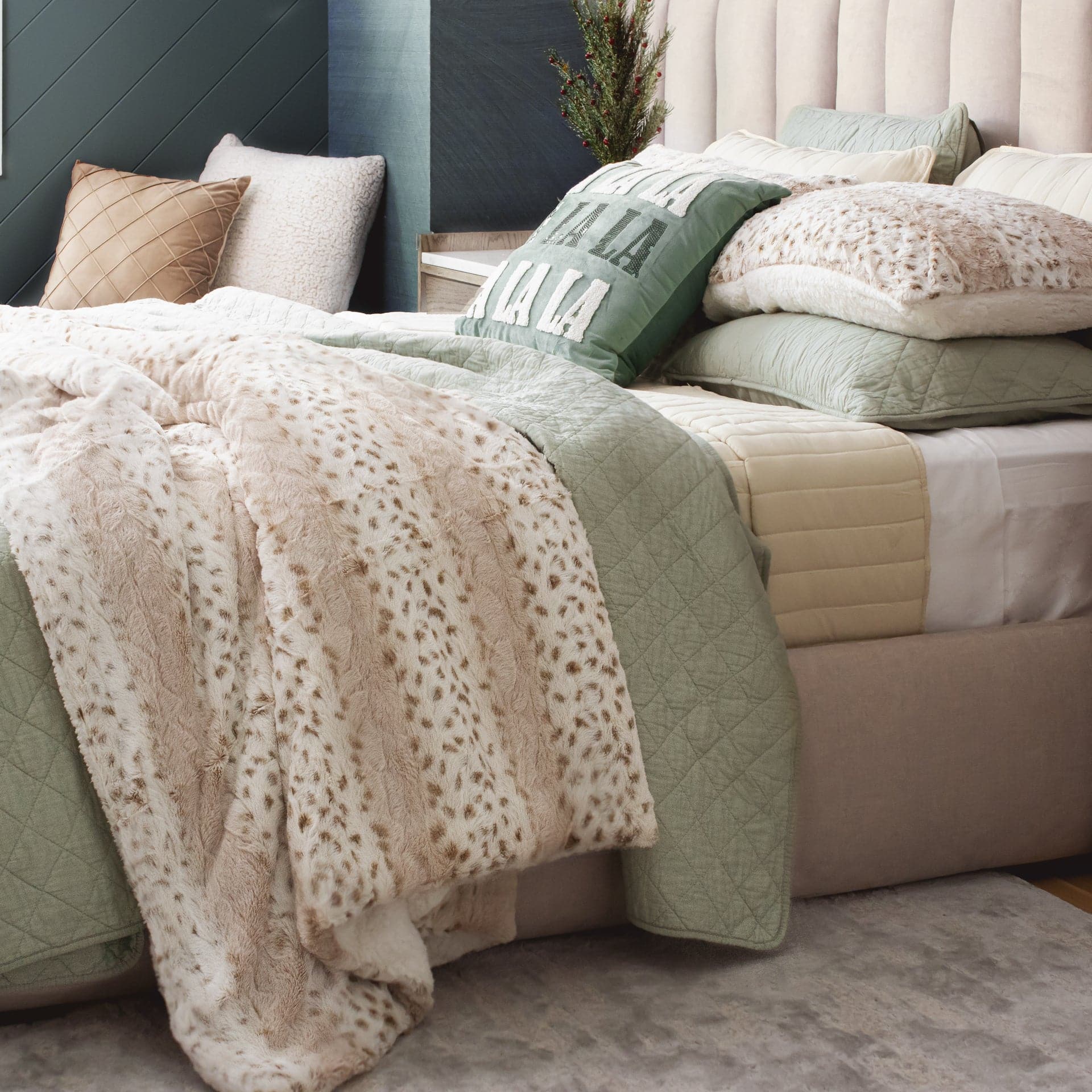 Soft Stripe All Season Quilt Coverlet Set - Lightweight Bedding for Year-Round Comfort - Perfect for Master Bedroom, Guest Room & Cozy Home Decor