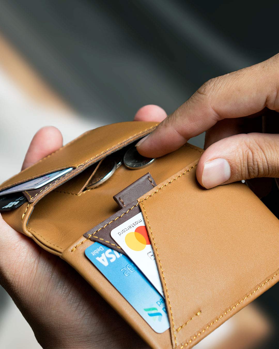 AUROCHS GRAVITY - Slim RFID Leather Bifold Wallet for Men | Minimalist Design | Premium Tan Leather | Ideal Gift for Dad, Husband & Boyfriend | Perfect for Everyday Carry, Travel & Business