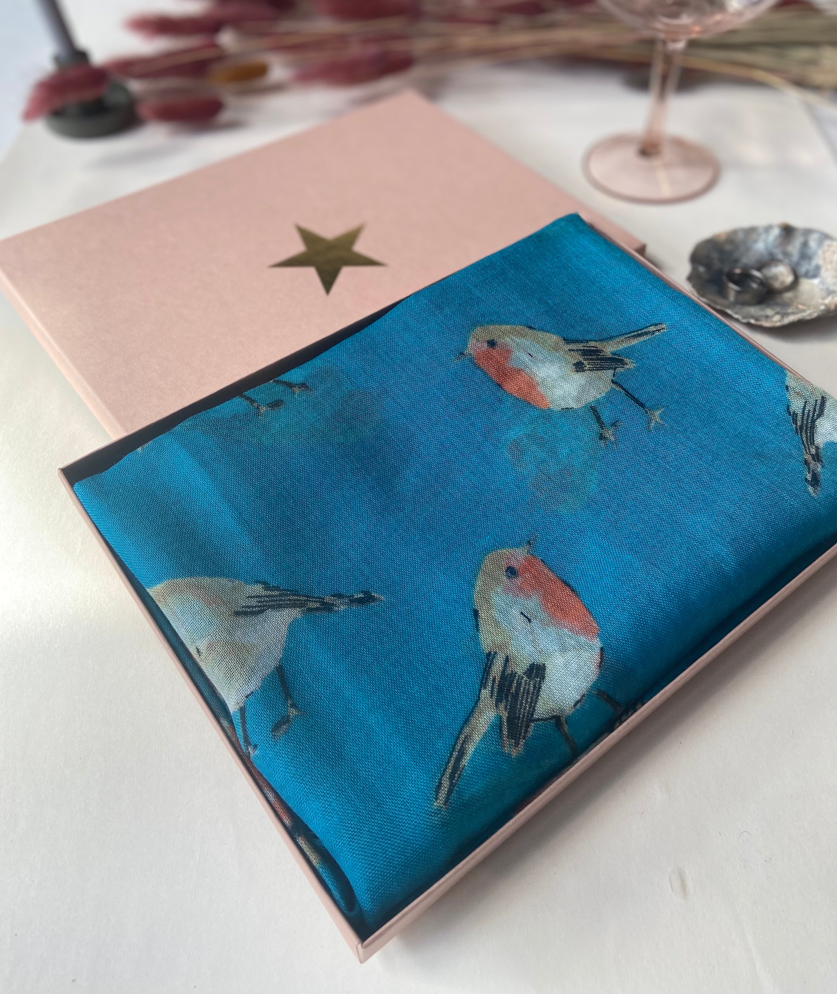 Personalized Robin Print Scarf - Soft Winter Fashion Accessory for Women - Perfect Gift for Bird Lovers, Christmas & Outdoor Activities