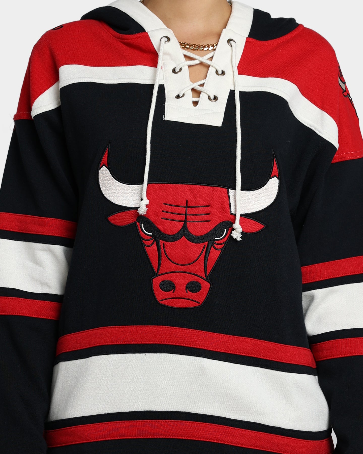 47 Brand Chicago Bulls Superior Lacer Hoodie - Men's NBA Basketball Pullover Sweatshirt (Jet Black/Red) - Perfect for Game Day, Streetwear & Casual Outfits
