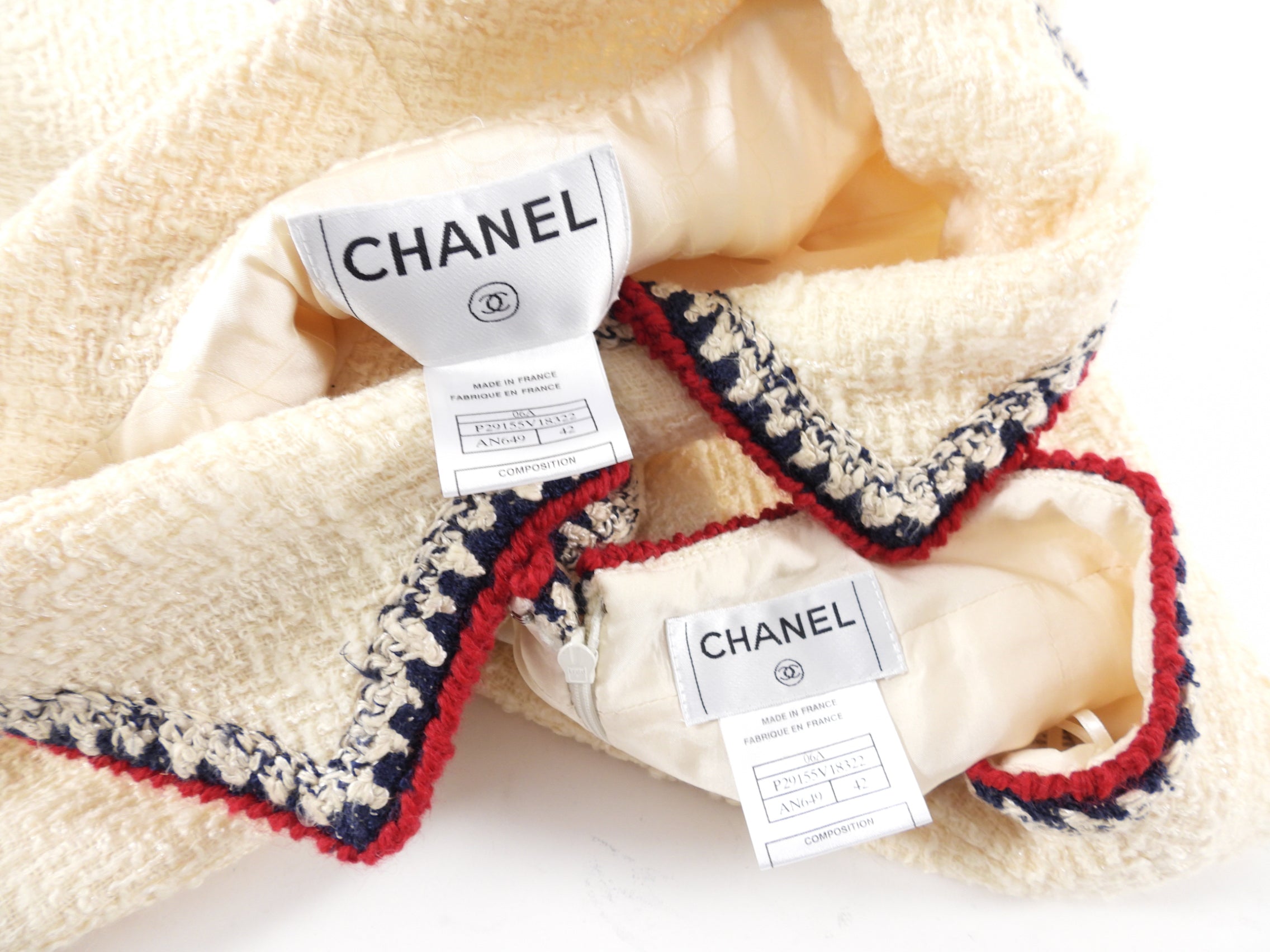 Chanel 06A Cream Tweed Skirt Suit with Navy Red Gripoix Trim - Size FR42 / US10 / L / XL - Luxury Women's Business Attire for Office & Formal Events