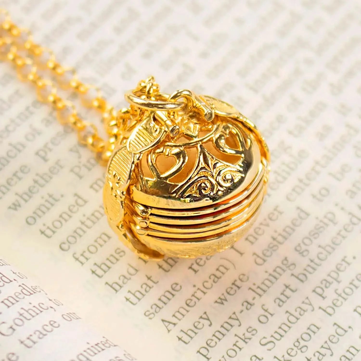Memory Keeper Locket Necklace - 24K Gold Plated Heart Pendant for Photo & Keepsakes | Perfect for Valentine's Day Gifts, Anniversary Presents & Memorial Jewelry