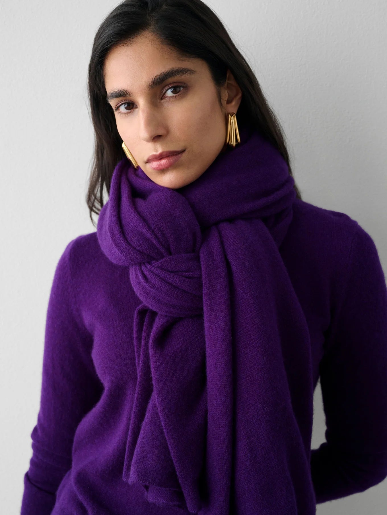 Luxury Cashmere Travel Wrap - Soft & Warm Deep Plum Shawl for Women - Perfect for Airplanes, Lounging & Gifts