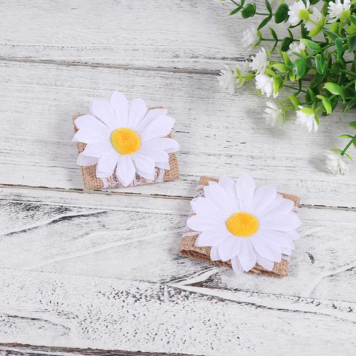 10-Pack Daisy Napkin Rings - Elegant Banquet Napkin Holders for Wedding, Dinner Party & Formal Table Setting - Decorative Napkin Clips for Fine Dining & Special Occasions