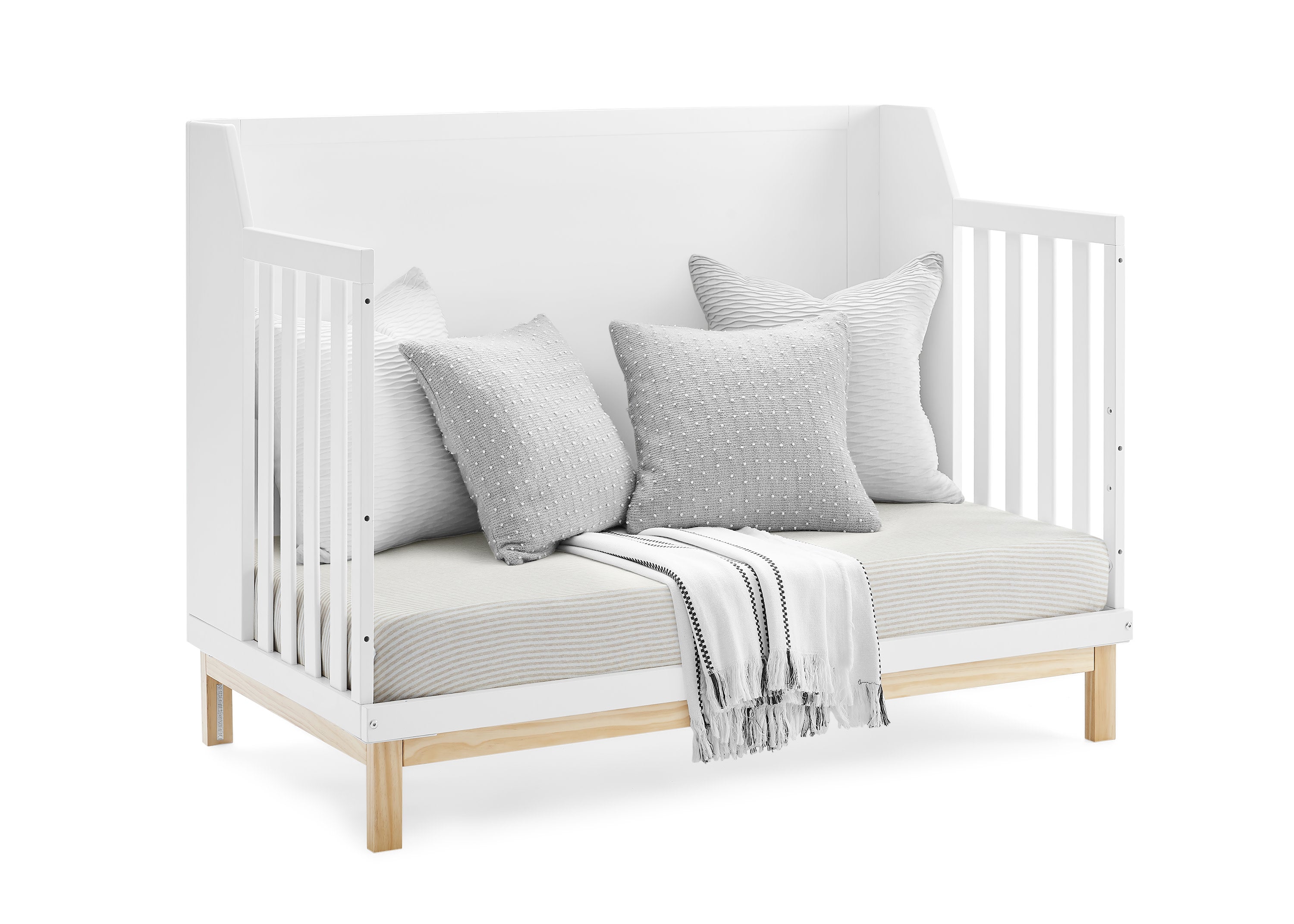 BabyGap Oxford 6-in-1 Convertible Crib - White Nursery Furniture for Newborn to Toddler | Perfect for Small Spaces & Growing Families | Nursery, Bedroom, Daycare Use